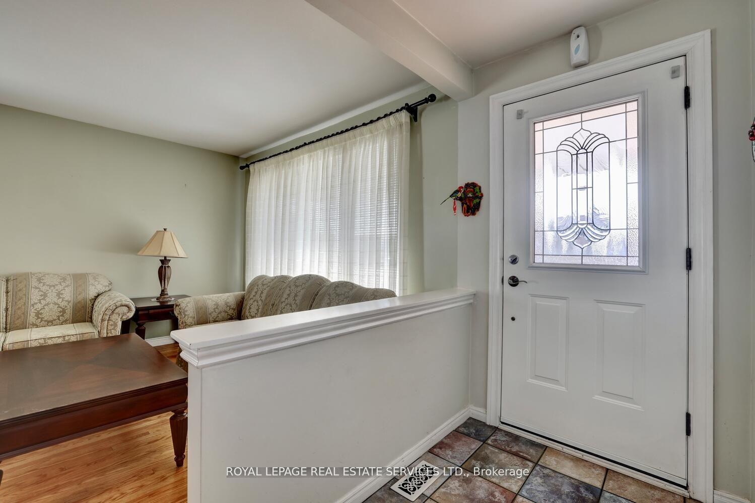 1 Midden Cres, Toronto, ON M9R3L7 | 3 Bedroom 2 Bathroom Detached House | Image 3