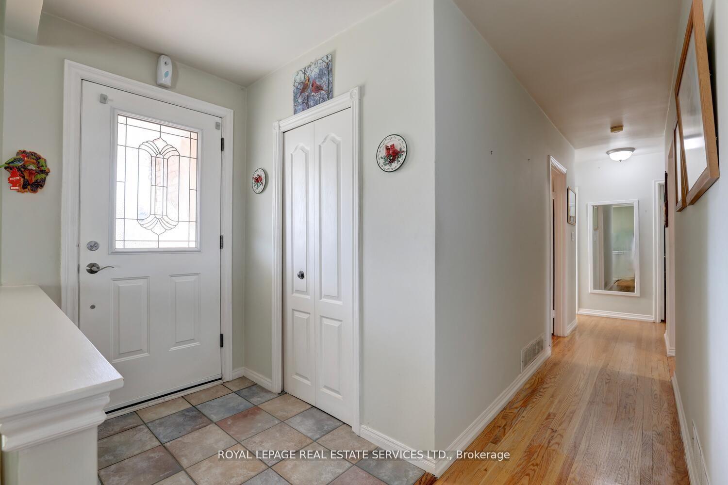 1 Midden Cres, Toronto, ON M9R3L7 | 3 Bedroom 2 Bathroom Detached House | Image 4