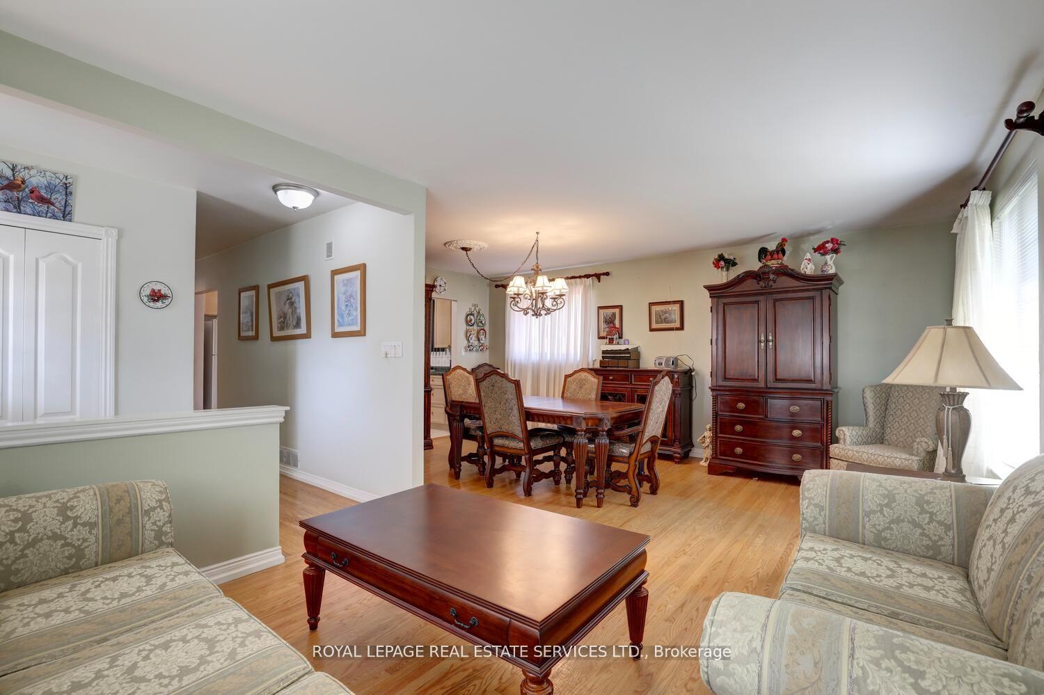 1 Midden Cres, Toronto, ON M9R3L7 | 3 Bedroom 2 Bathroom Detached House | Image 5
