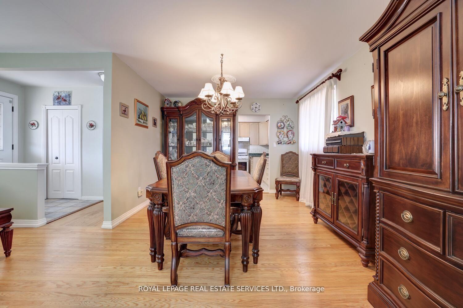 1 Midden Cres, Toronto, ON M9R3L7 | 3 Bedroom 2 Bathroom Detached House | Image 8
