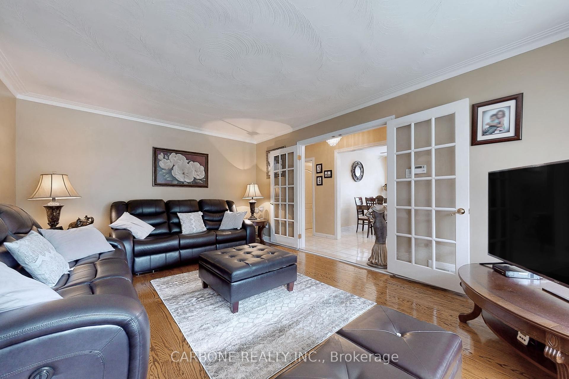 105 Hallsport Cres, Toronto, ON M3M2K5 | 4 Bedroom 2 Bathroom Detached House | Image 7