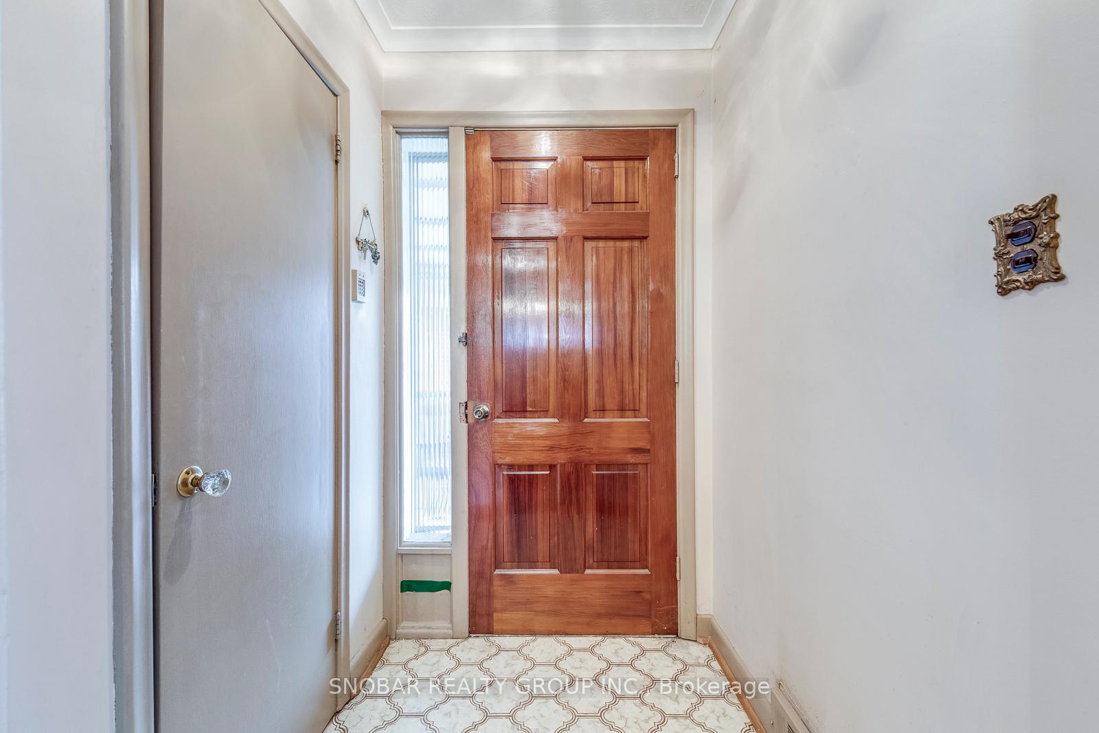 20 Lesmar Dr, Toronto, ON M9B2V1 | 3 Bedroom 2 Bathroom Detached House | Image 4