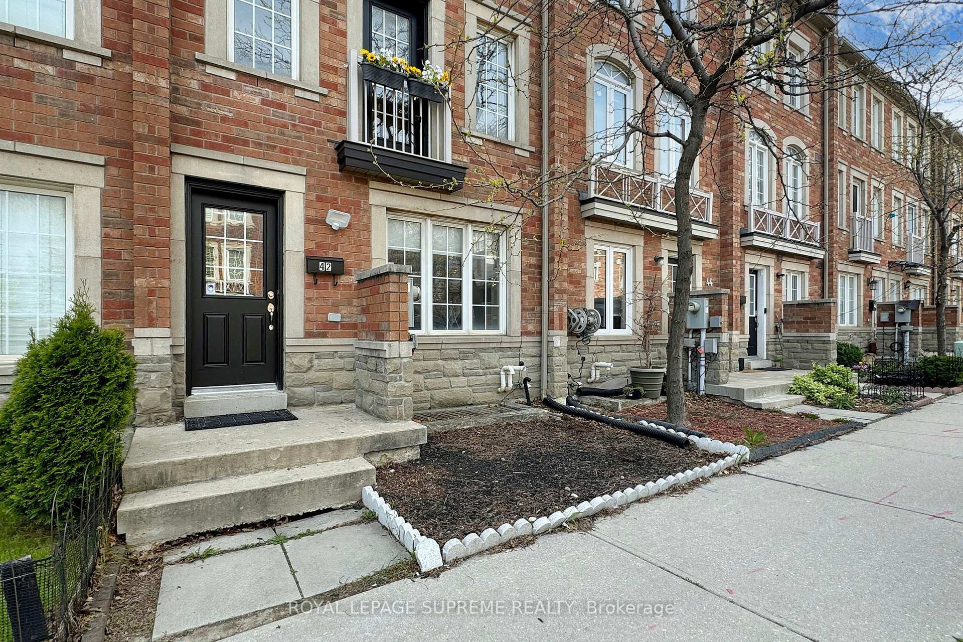 42 Joseph Griffith Lane, Toronto, ON M3L0C7 | 3 Bedroom 3 Bathroom Freehold Townhouse | Image 2