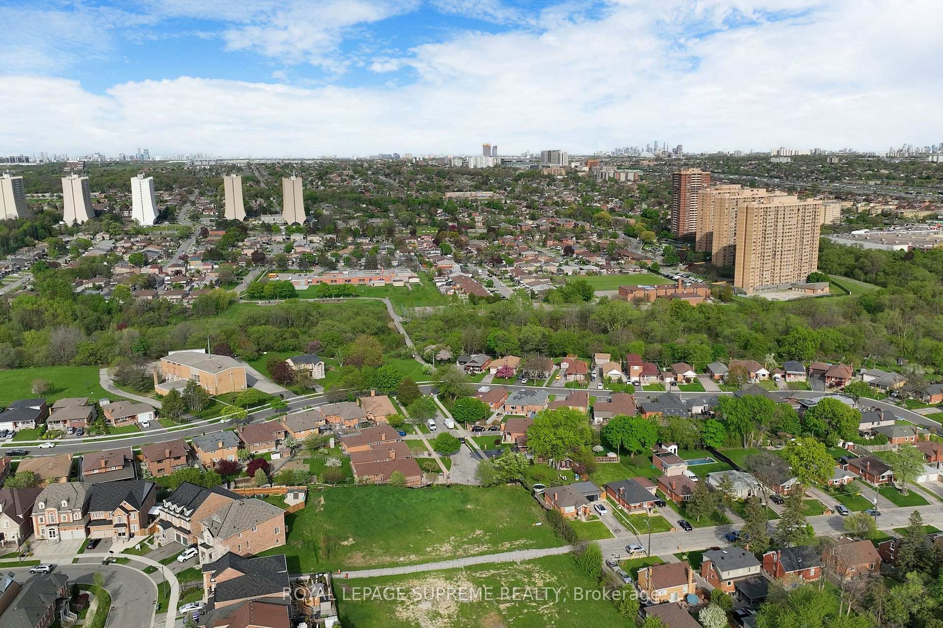 42 Joseph Griffith Lane, Toronto, ON M3L0C7 | 3 Bedroom 3 Bathroom Freehold Townhouse | Image 36