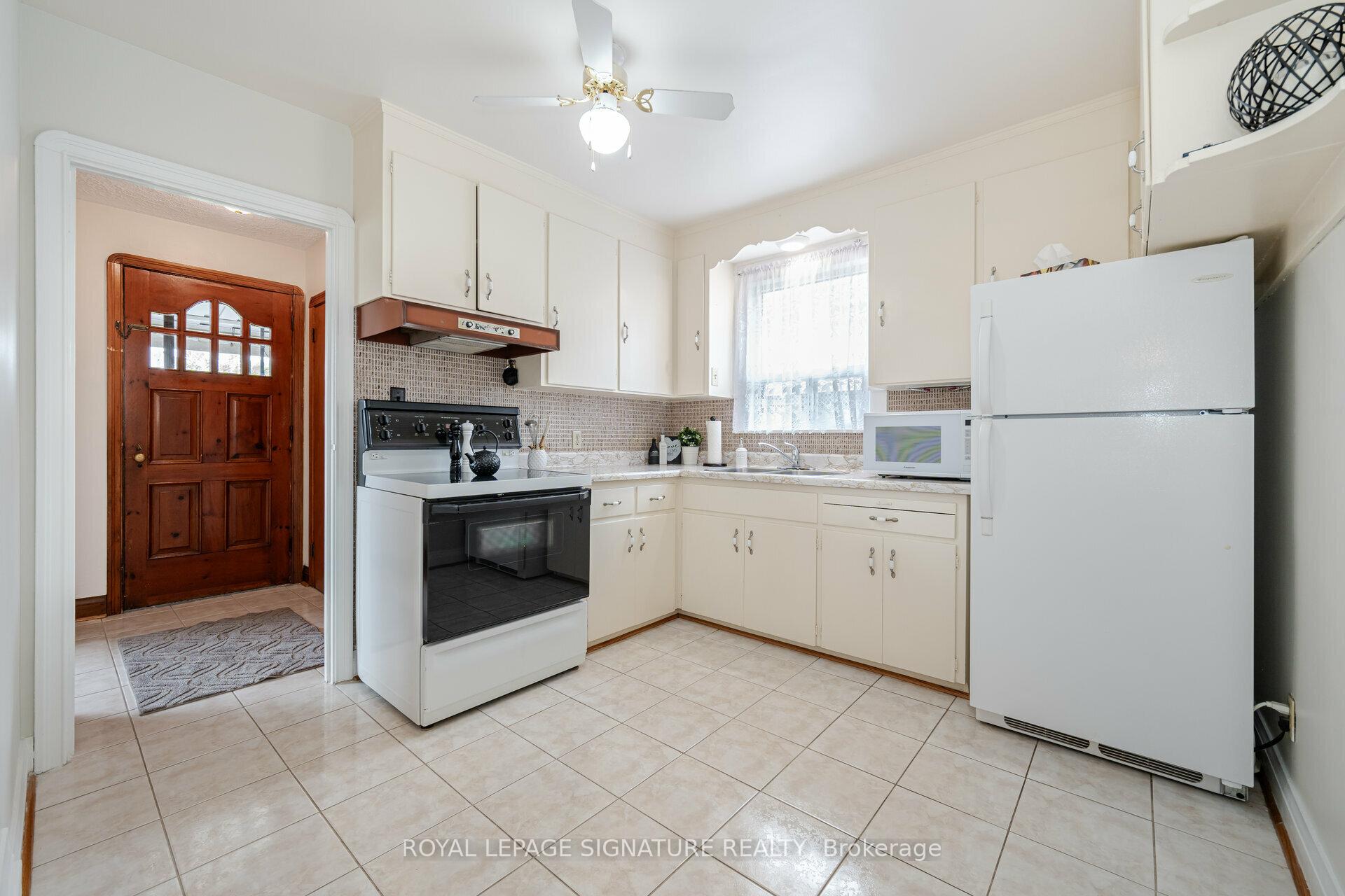 76 Cannon Rd, Toronto, ON M8Y1S1 | 3 Bedroom 2 Bathroom Detached House | Image 13