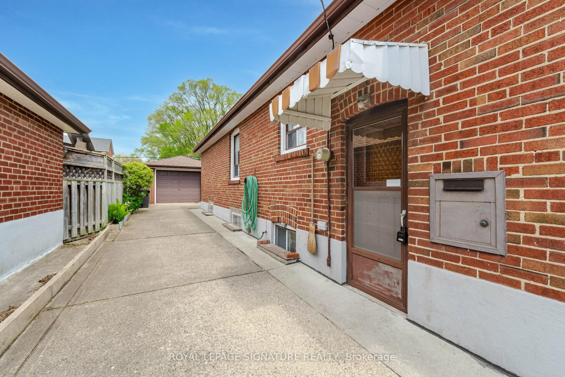 76 Cannon Rd, Toronto, ON M8Y1S1 | 3 Bedroom 2 Bathroom Detached House | Image 36