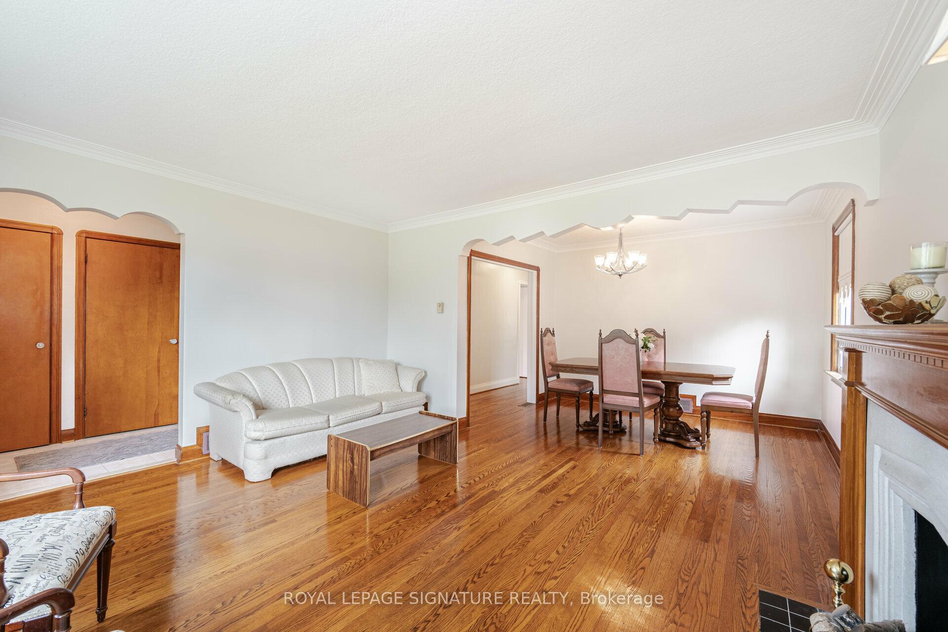 76 Cannon Rd, Toronto, ON M8Y1S1 | 3 Bedroom 2 Bathroom Detached House | Image 9