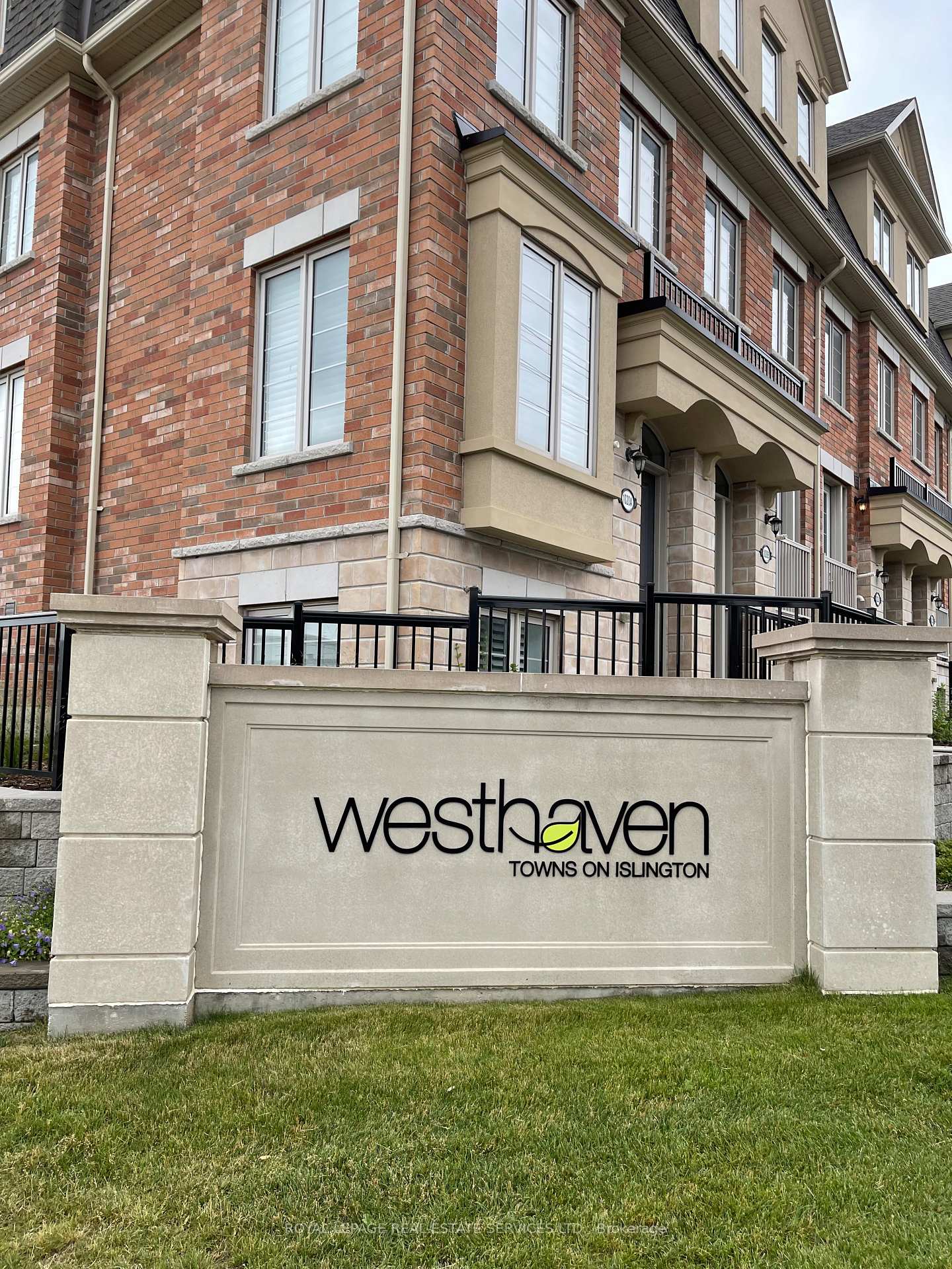 1024B Islington Ave, Toronto, ON M8Z6A4 | 3 Bedroom 3 Bathroom Condo Townhouse | Image 2