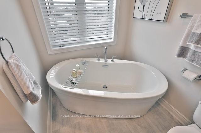 1024B Islington Ave, Toronto, ON M8Z6A4 | 3 Bedroom 3 Bathroom Condo Townhouse | Image 29