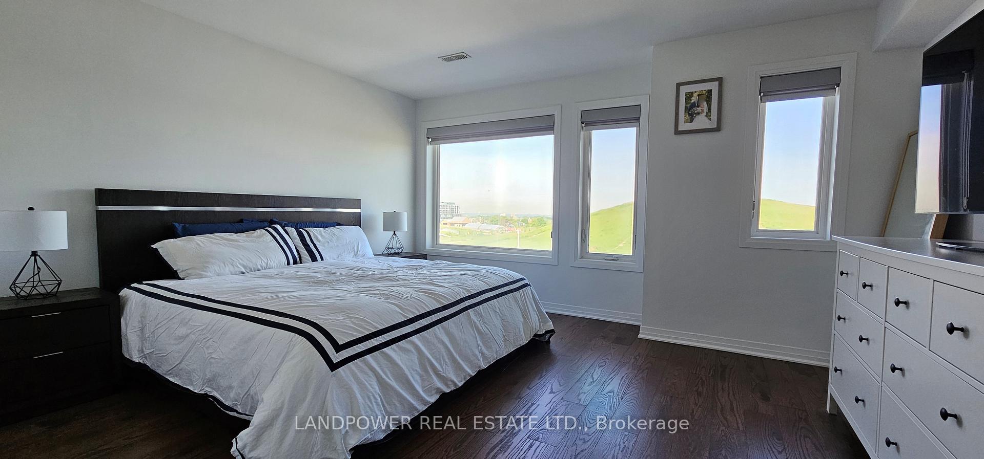 295 Downsview Park Blvd, Toronto, ON M3K0B6 | 3 Bedroom 4 Bathroom Freehold Townhouse | Image 17