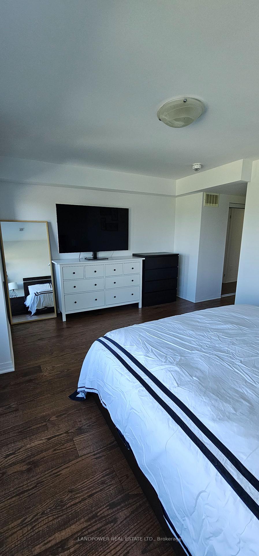 295 Downsview Park Blvd, Toronto, ON M3K0B6 | 3 Bedroom 4 Bathroom Freehold Townhouse | Image 18