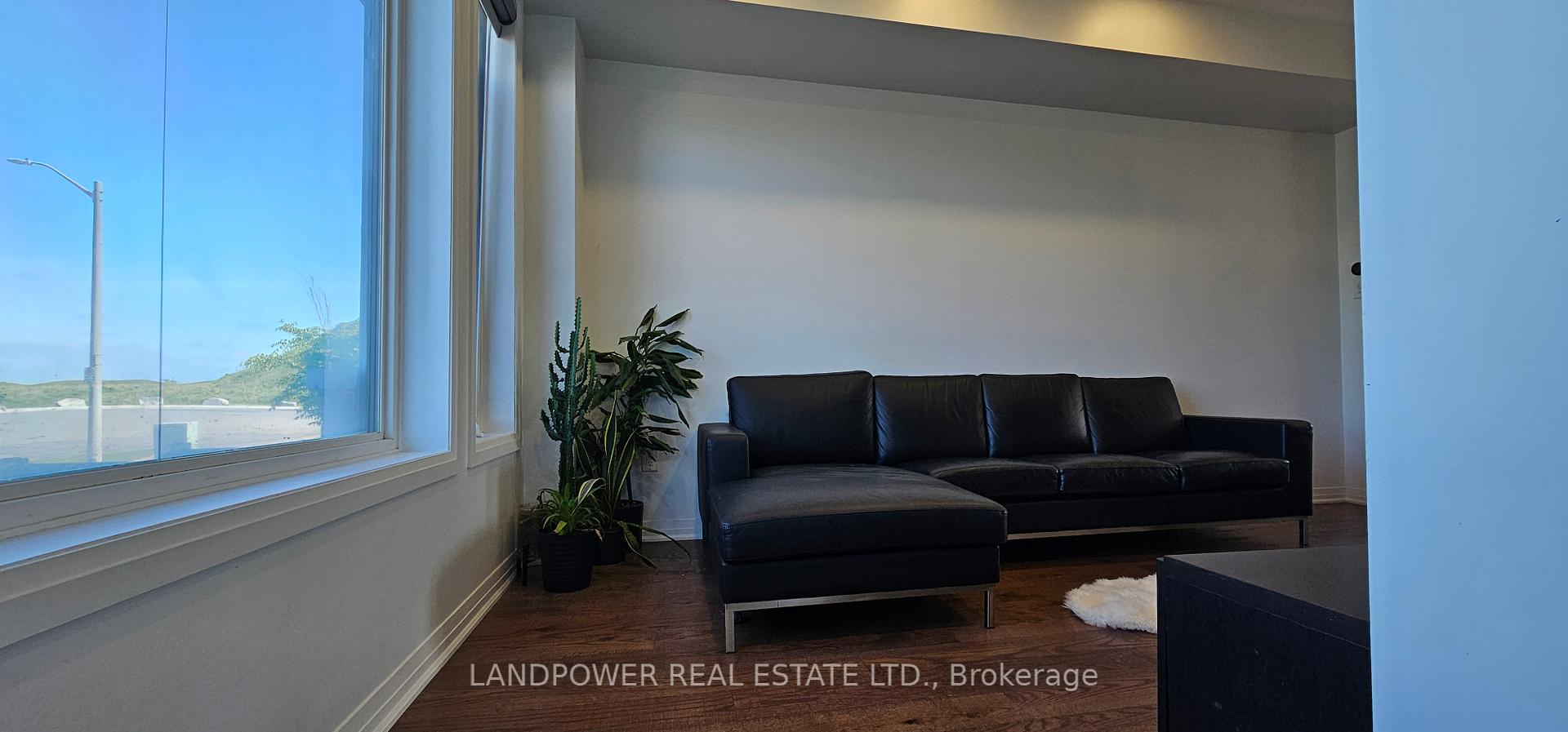 295 Downsview Park Blvd, Toronto, ON M3K0B6 | 3 Bedroom 4 Bathroom Freehold Townhouse | Image 2