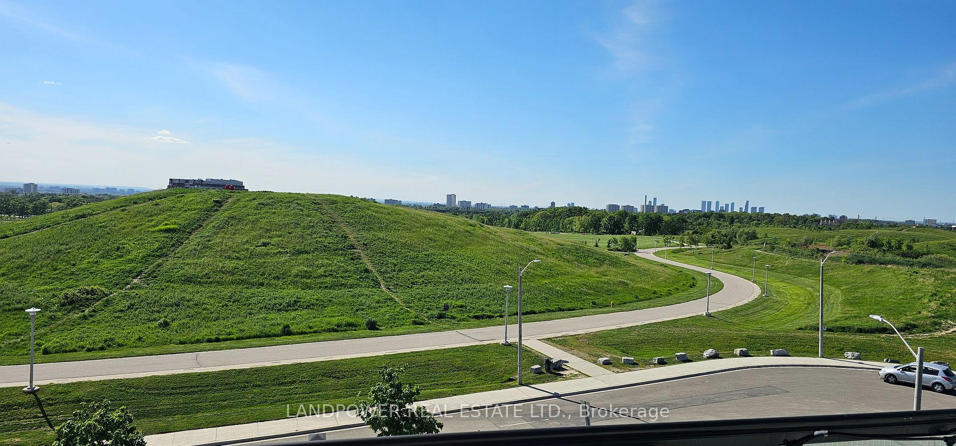 295 Downsview Park Blvd, Toronto, ON M3K0B6 | 3 Bedroom 4 Bathroom Freehold Townhouse | Image 24