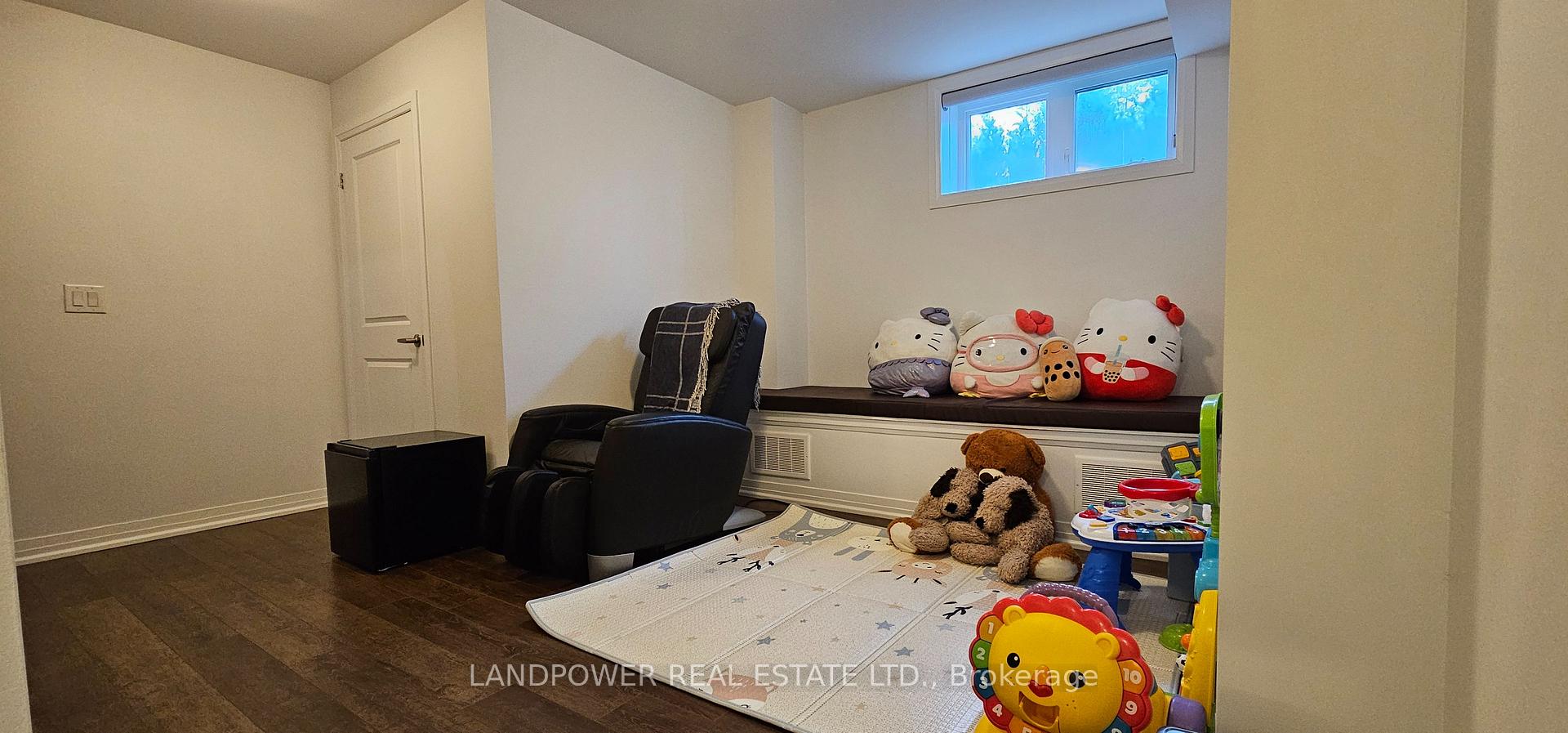 295 Downsview Park Blvd, Toronto, ON M3K0B6 | 3 Bedroom 4 Bathroom Freehold Townhouse | Image 27