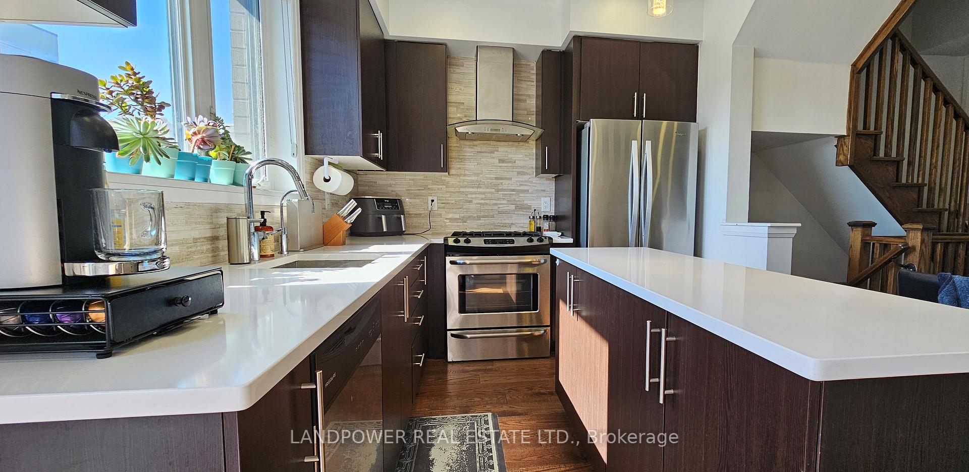 295 Downsview Park Blvd, Toronto, ON M3K0B6 | 3 Bedroom 4 Bathroom Freehold Townhouse | Image 7