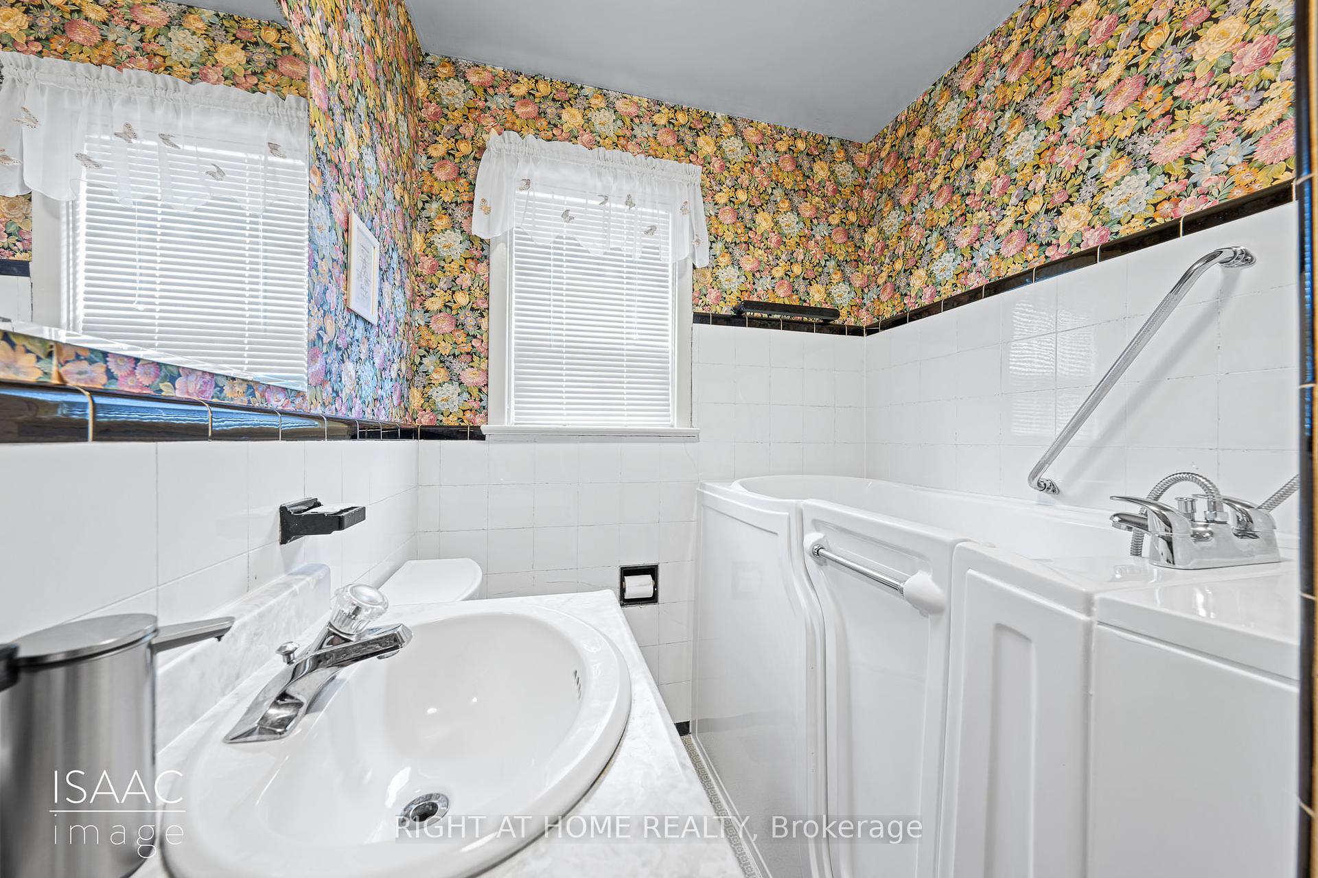 98 Yorkview Dr, Toronto, ON M8Z2G4 | 3 Bedroom 2 Bathroom Detached House | Image 11