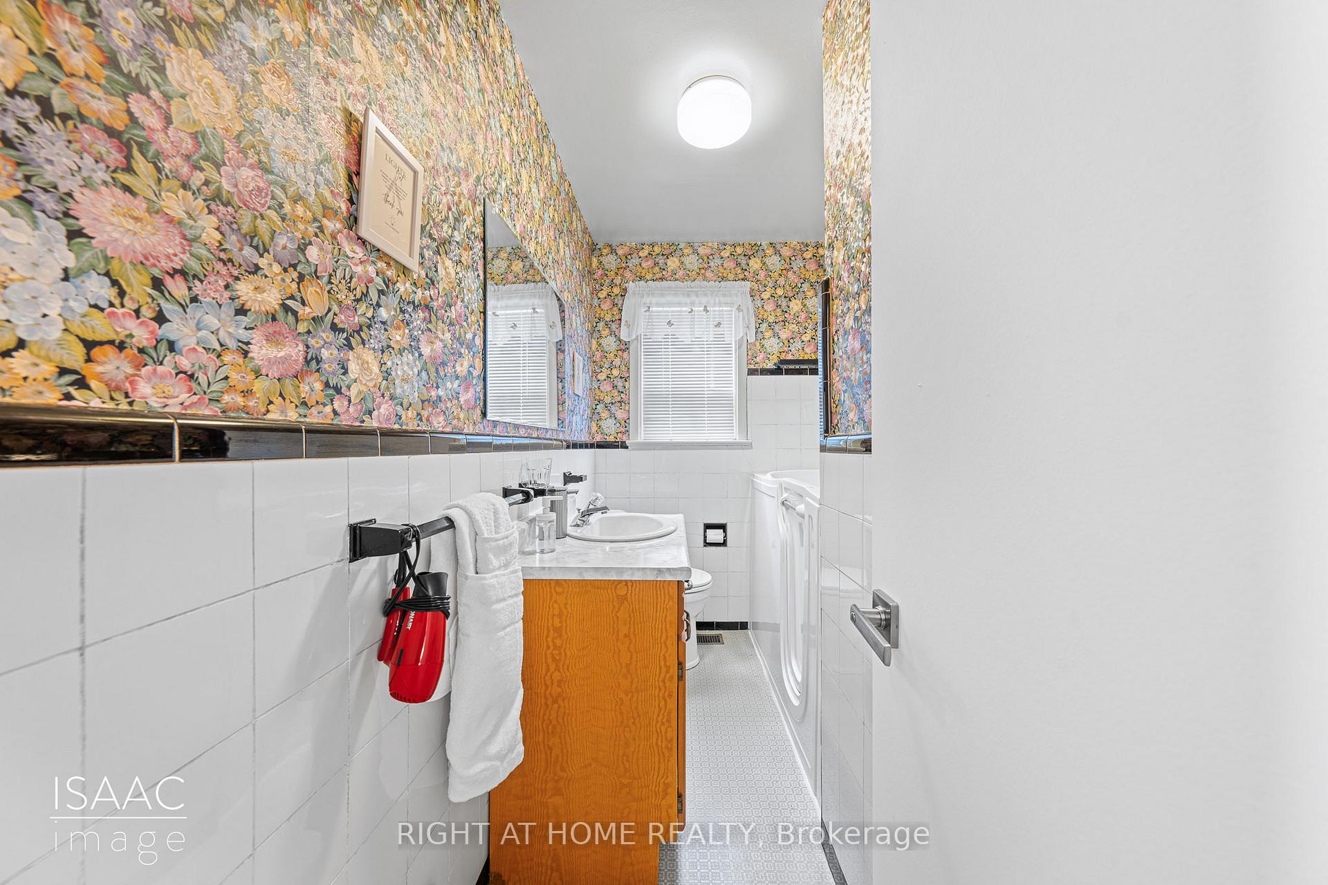 98 Yorkview Dr, Toronto, ON M8Z2G4 | 3 Bedroom 2 Bathroom Detached House | Image 12