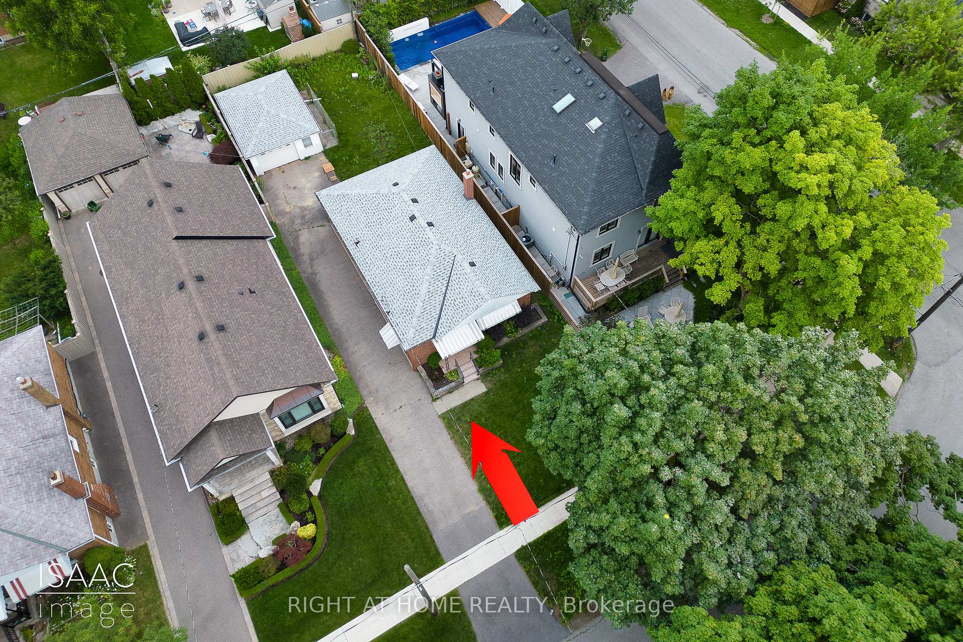 98 Yorkview Dr, Toronto, ON M8Z2G4 | 3 Bedroom 2 Bathroom Detached House | Image 4