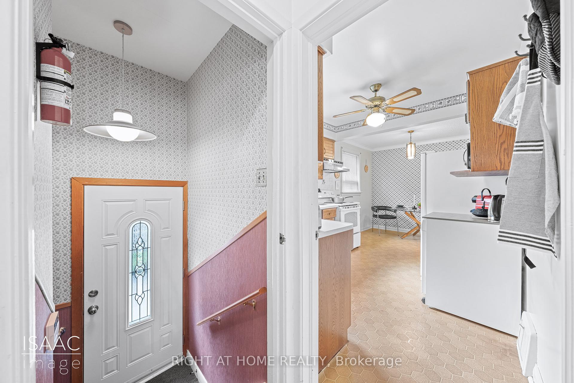 98 Yorkview Dr, Toronto, ON M8Z2G4 | 3 Bedroom 2 Bathroom Detached House | Image 6