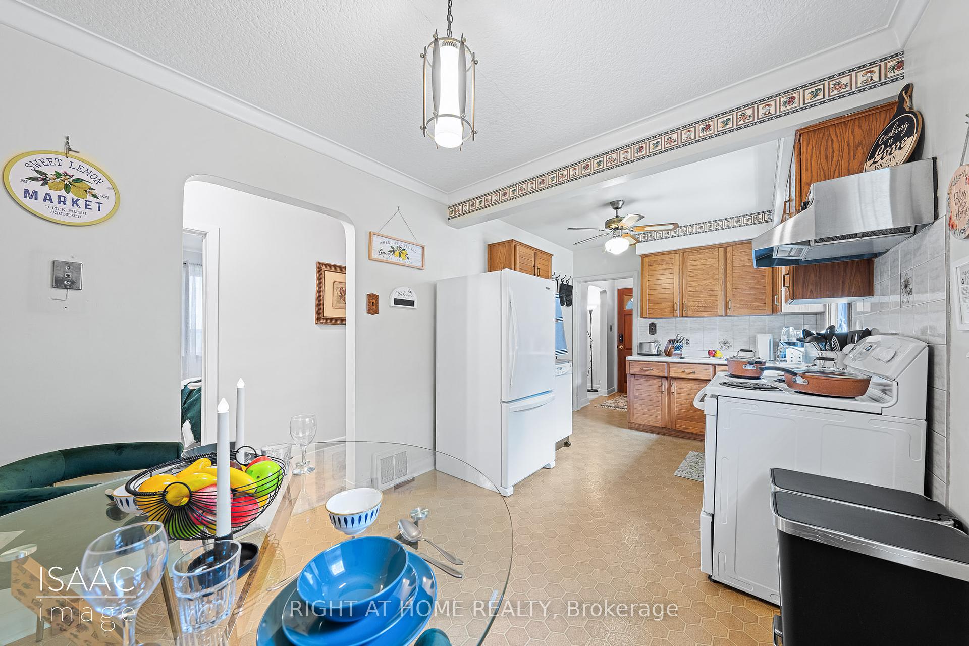 98 Yorkview Dr, Toronto, ON M8Z2G4 | 3 Bedroom 2 Bathroom Detached House | Image 9