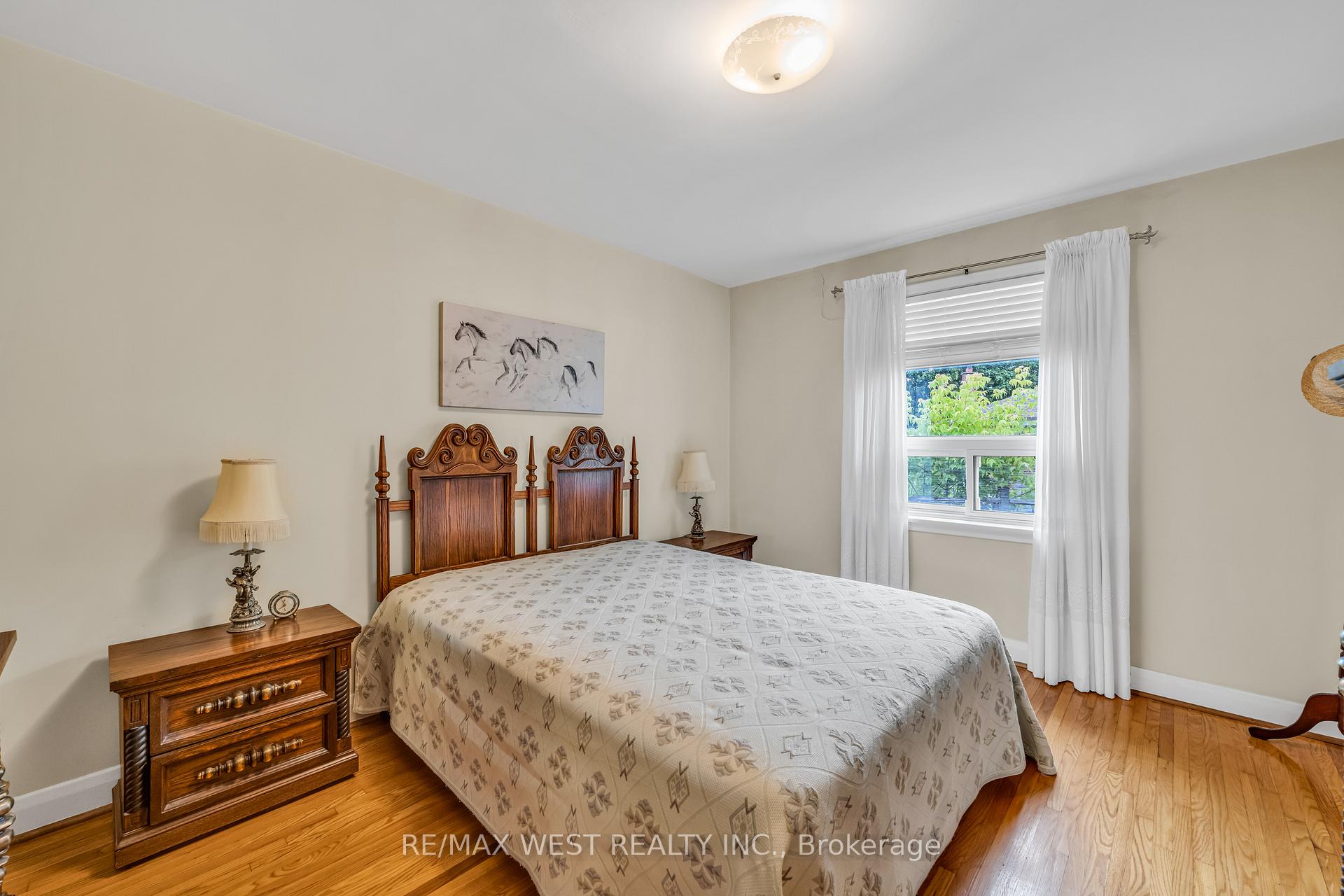 5 Picton Cres, Toronto, ON M3K1W4 | 3 Bedroom 2 Bathroom Detached House | Image 14