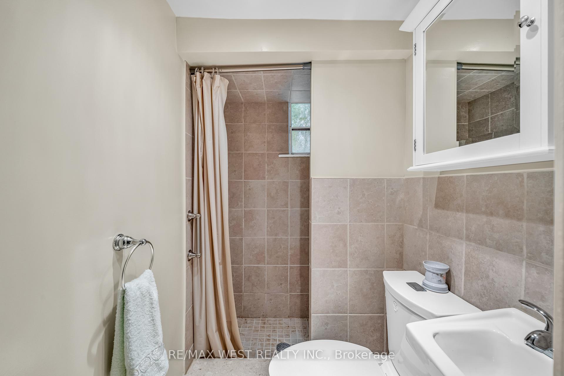 5 Picton Cres, Toronto, ON M3K1W4 | 3 Bedroom 2 Bathroom Detached House | Image 28