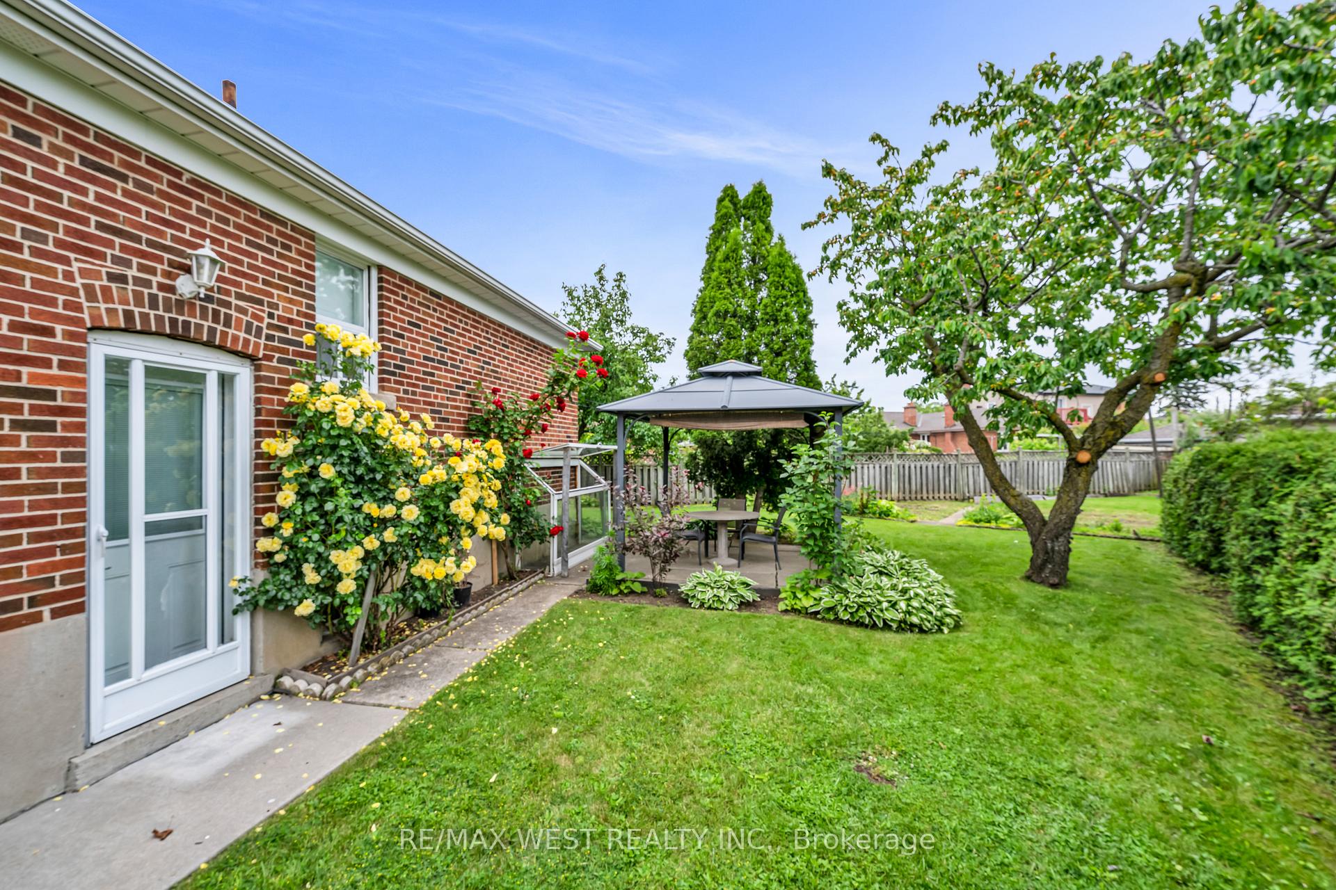 5 Picton Cres, Toronto, ON M3K1W4 | 3 Bedroom 2 Bathroom Detached House | Image 32