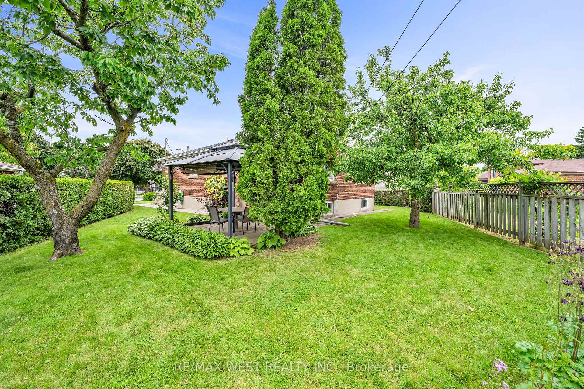 5 Picton Cres, Toronto, ON M3K1W4 | 3 Bedroom 2 Bathroom Detached House | Image 34