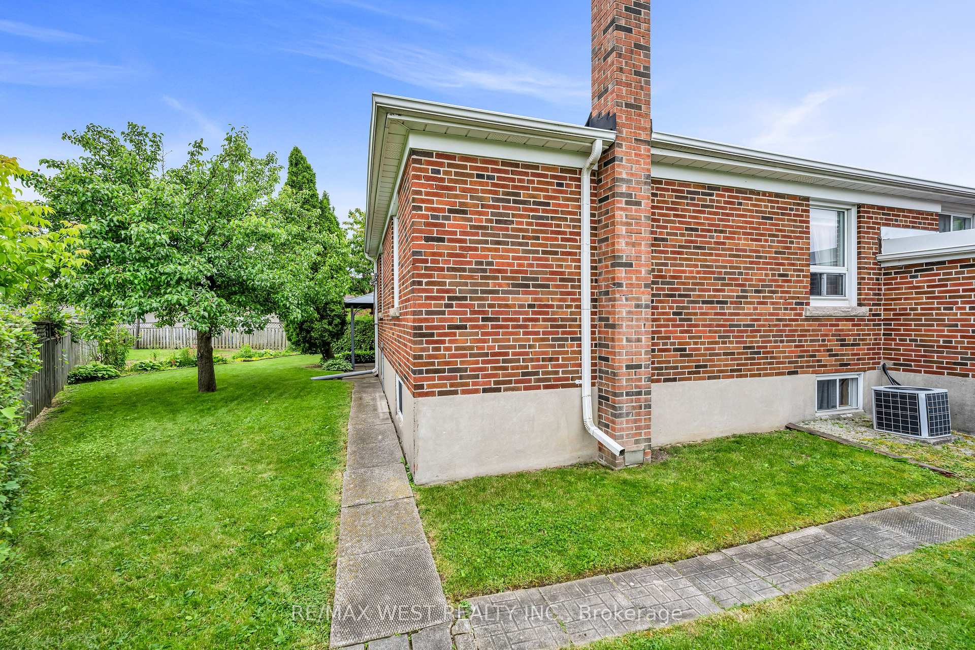 5 Picton Cres, Toronto, ON M3K1W4 | 3 Bedroom 2 Bathroom Detached House | Image 36