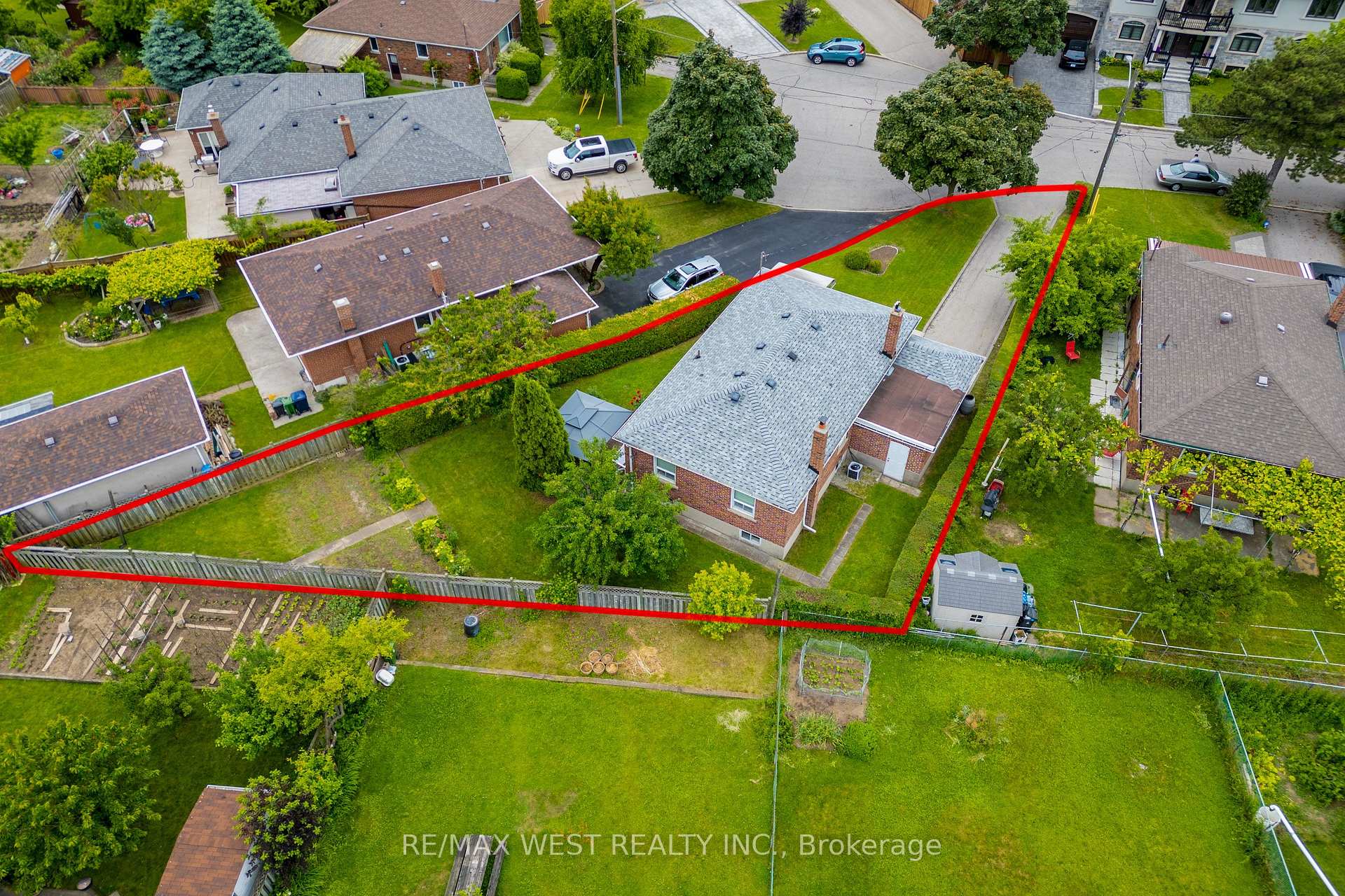 5 Picton Cres, Toronto, ON M3K1W4 | 3 Bedroom 2 Bathroom Detached House | Image 38