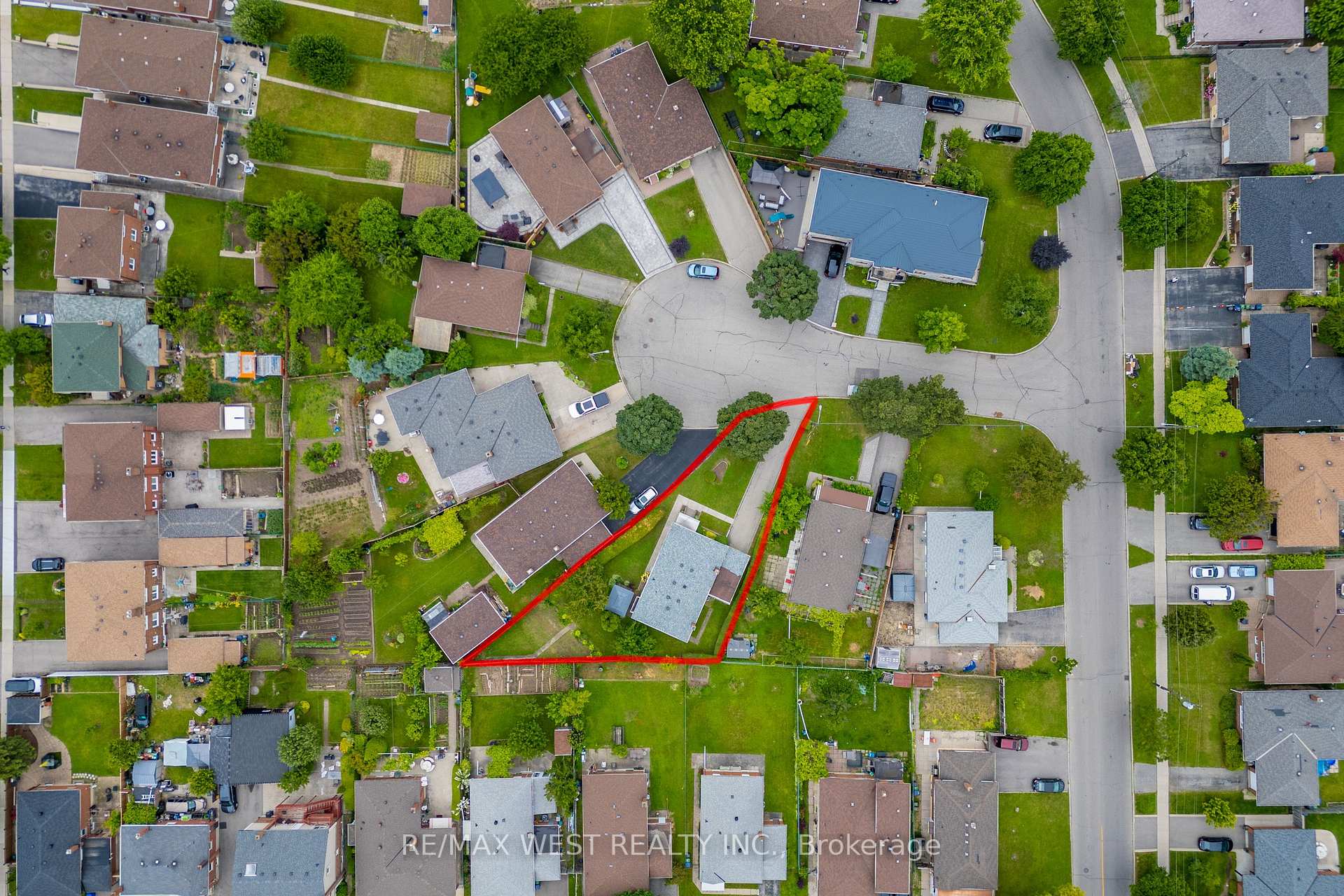 5 Picton Cres, Toronto, ON M3K1W4 | 3 Bedroom 2 Bathroom Detached House | Image 39