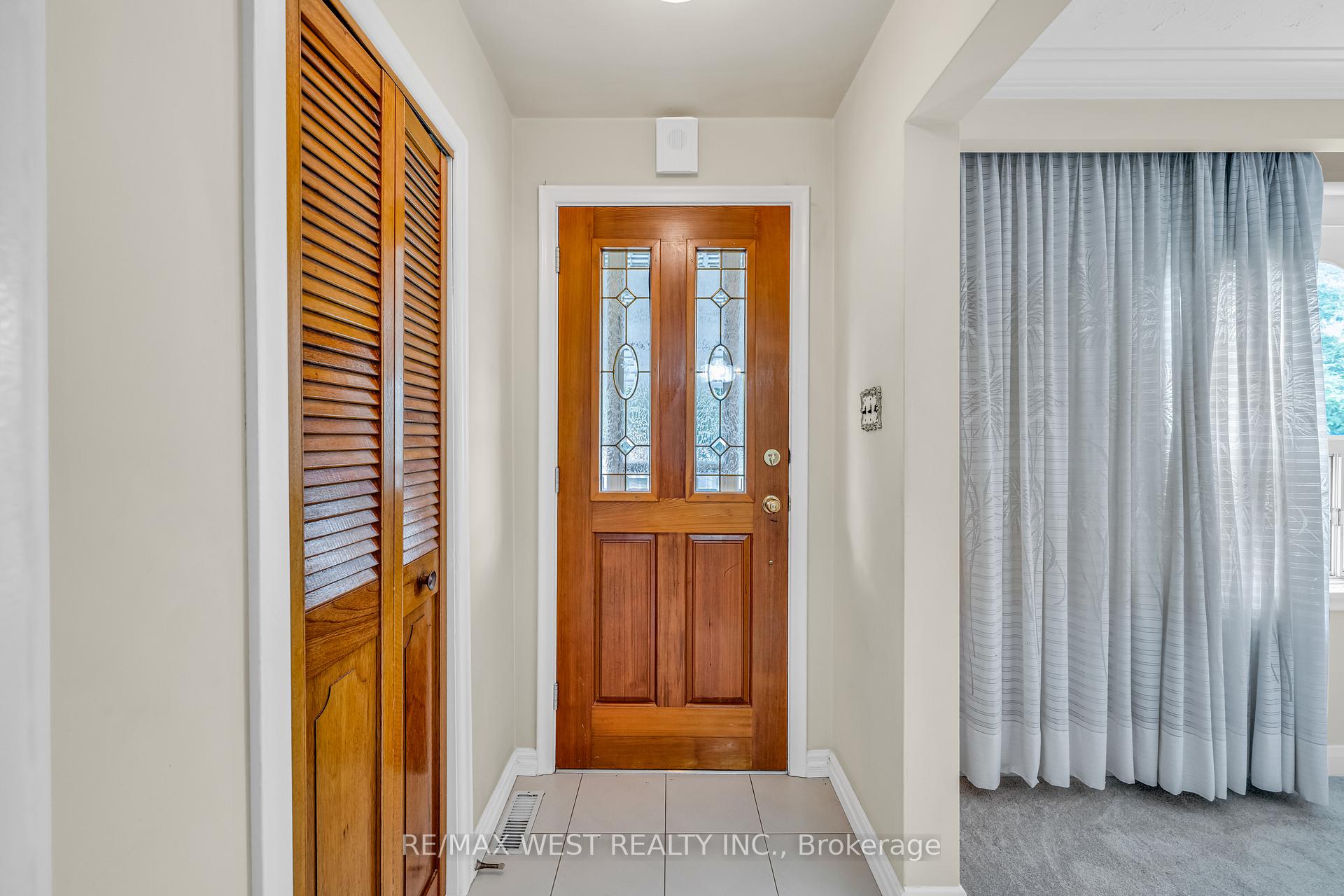 5 Picton Cres, Toronto, ON M3K1W4 | 3 Bedroom 2 Bathroom Detached House | Image 5