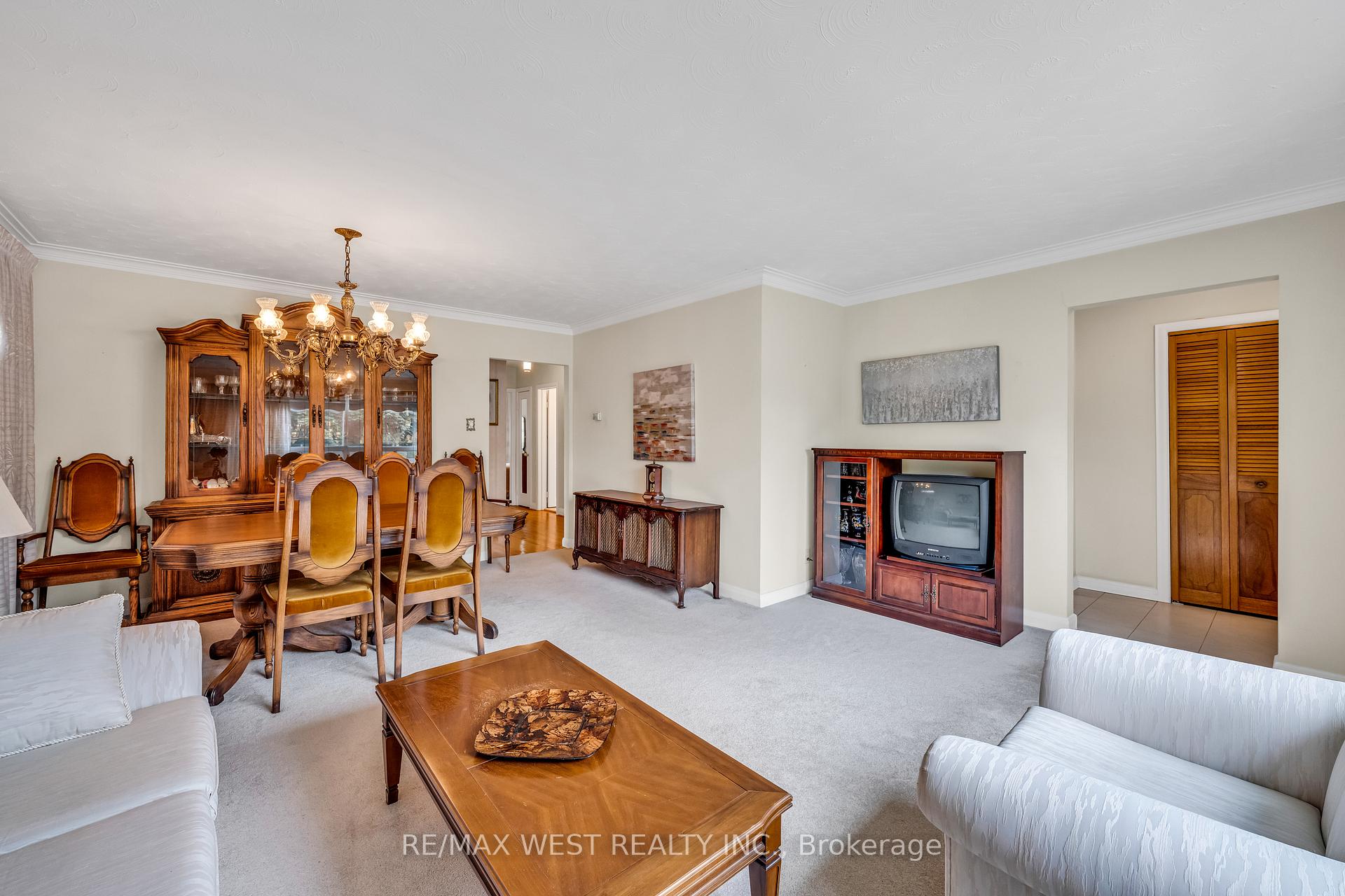 5 Picton Cres, Toronto, ON M3K1W4 | 3 Bedroom 2 Bathroom Detached House | Image 9