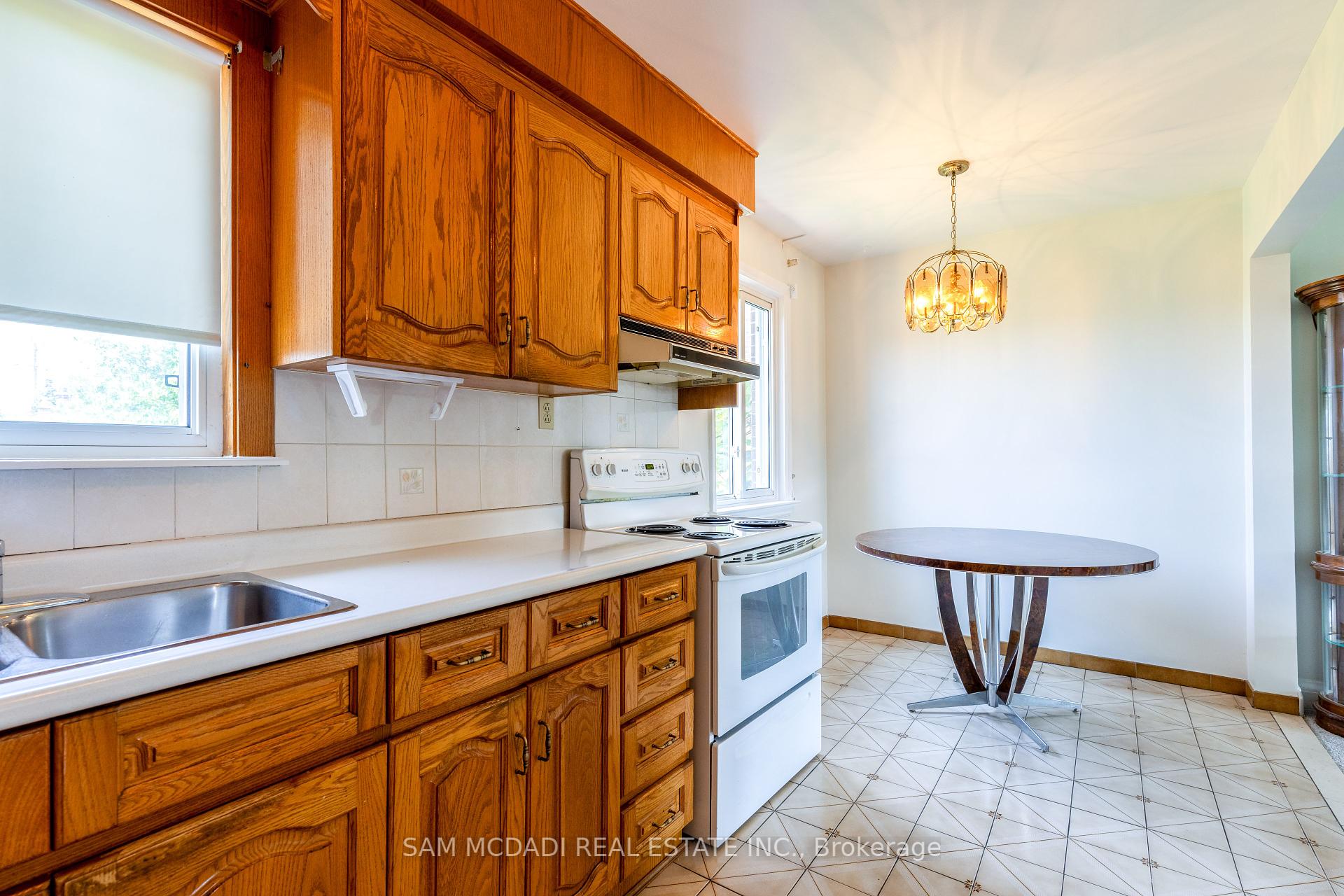 64 Dorking Cres, Toronto, ON M3M2B6 | 3 Bedroom 2 Bathroom Detached House | Image 10