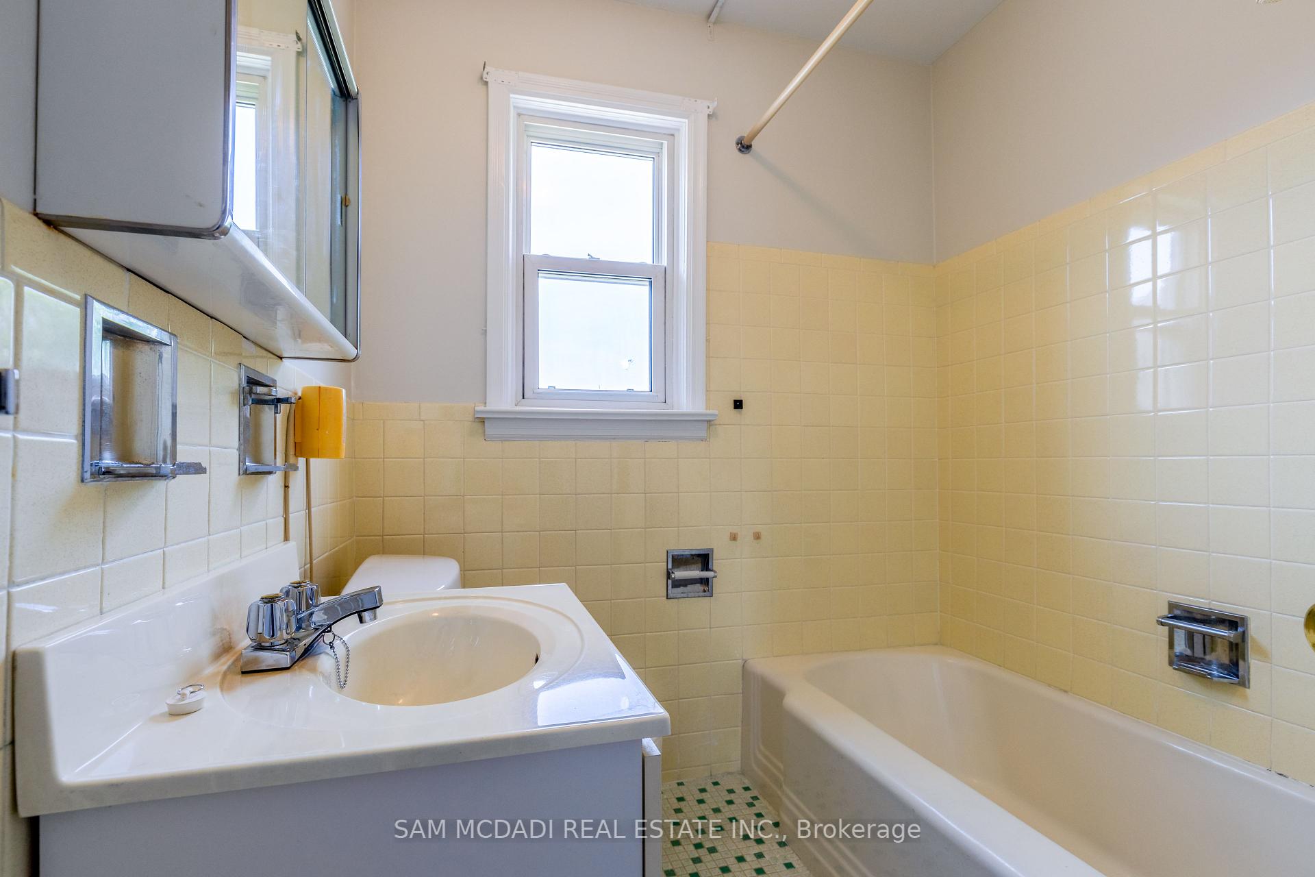 64 Dorking Cres, Toronto, ON M3M2B6 | 3 Bedroom 2 Bathroom Detached House | Image 16