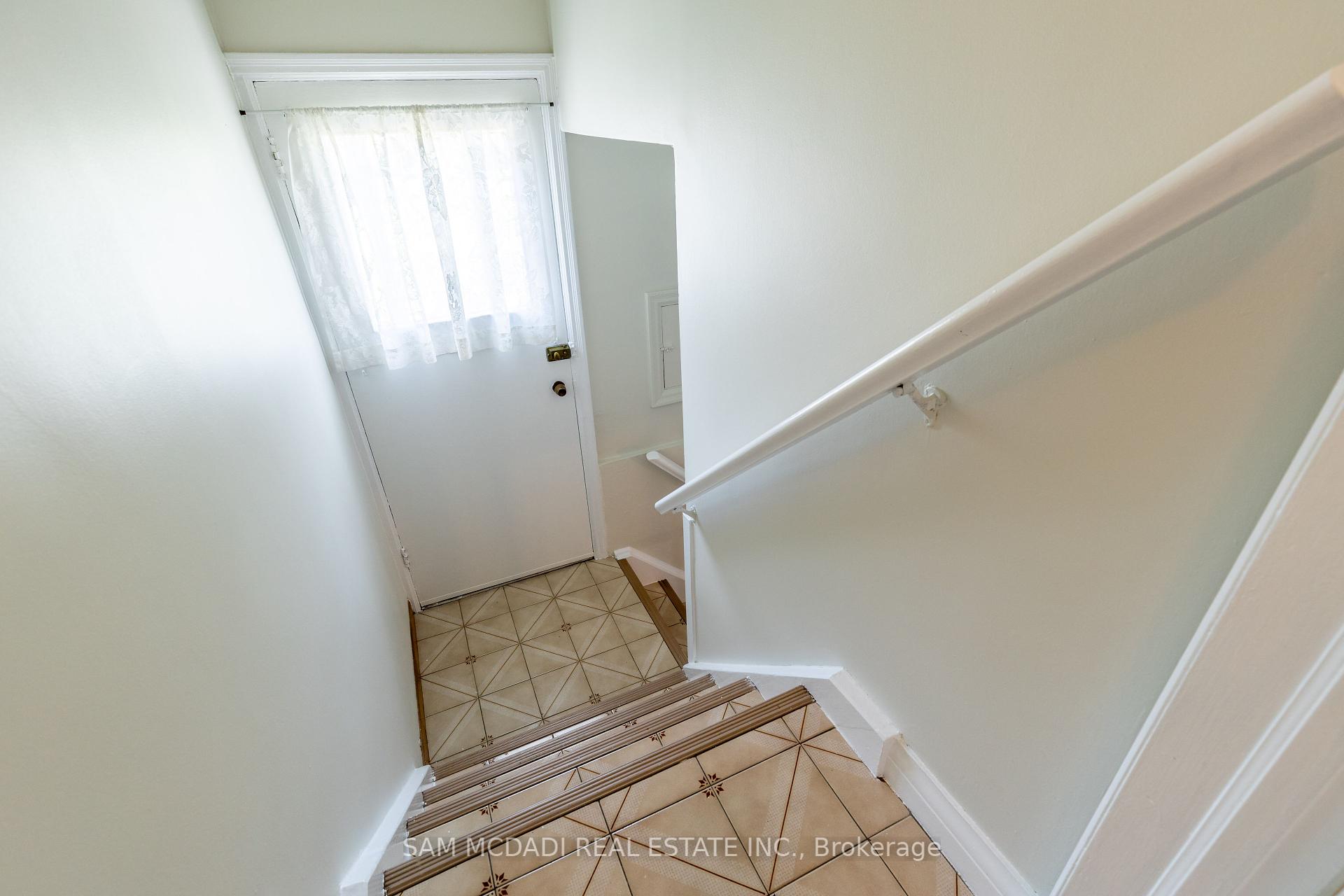 64 Dorking Cres, Toronto, ON M3M2B6 | 3 Bedroom 2 Bathroom Detached House | Image 17