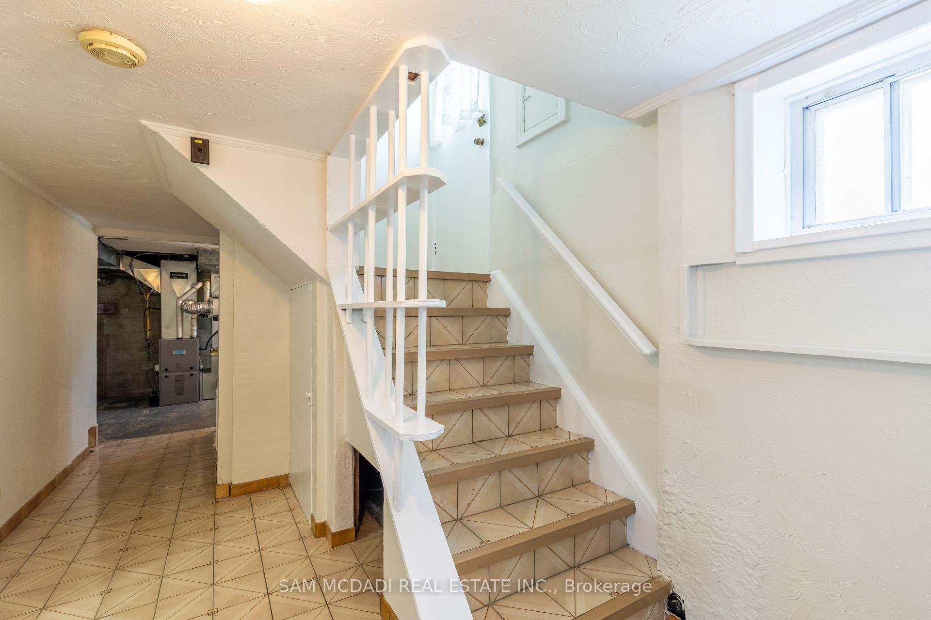 64 Dorking Cres, Toronto, ON M3M2B6 | 3 Bedroom 2 Bathroom Detached House | Image 18