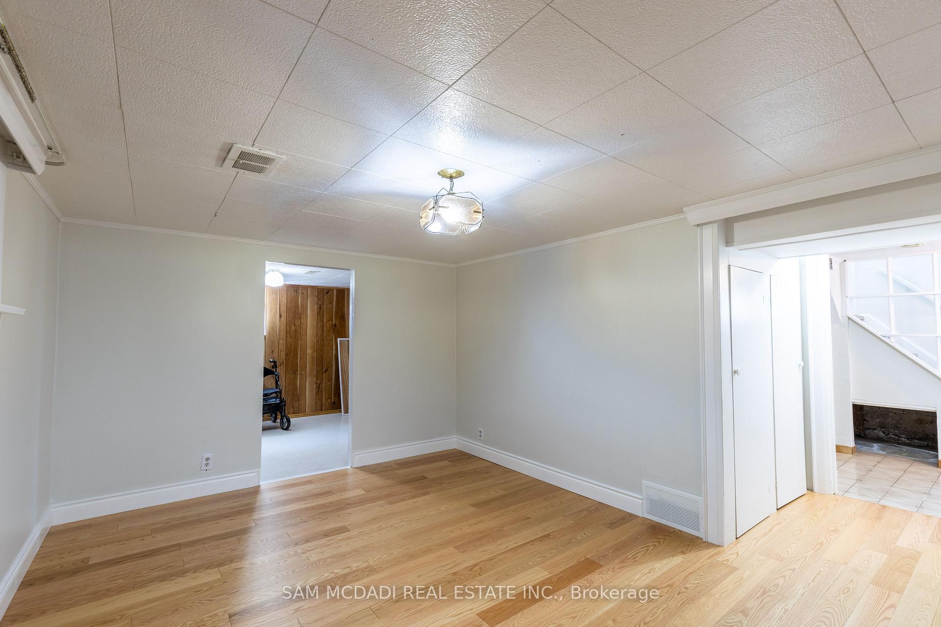 64 Dorking Cres, Toronto, ON M3M2B6 | 3 Bedroom 2 Bathroom Detached House | Image 23