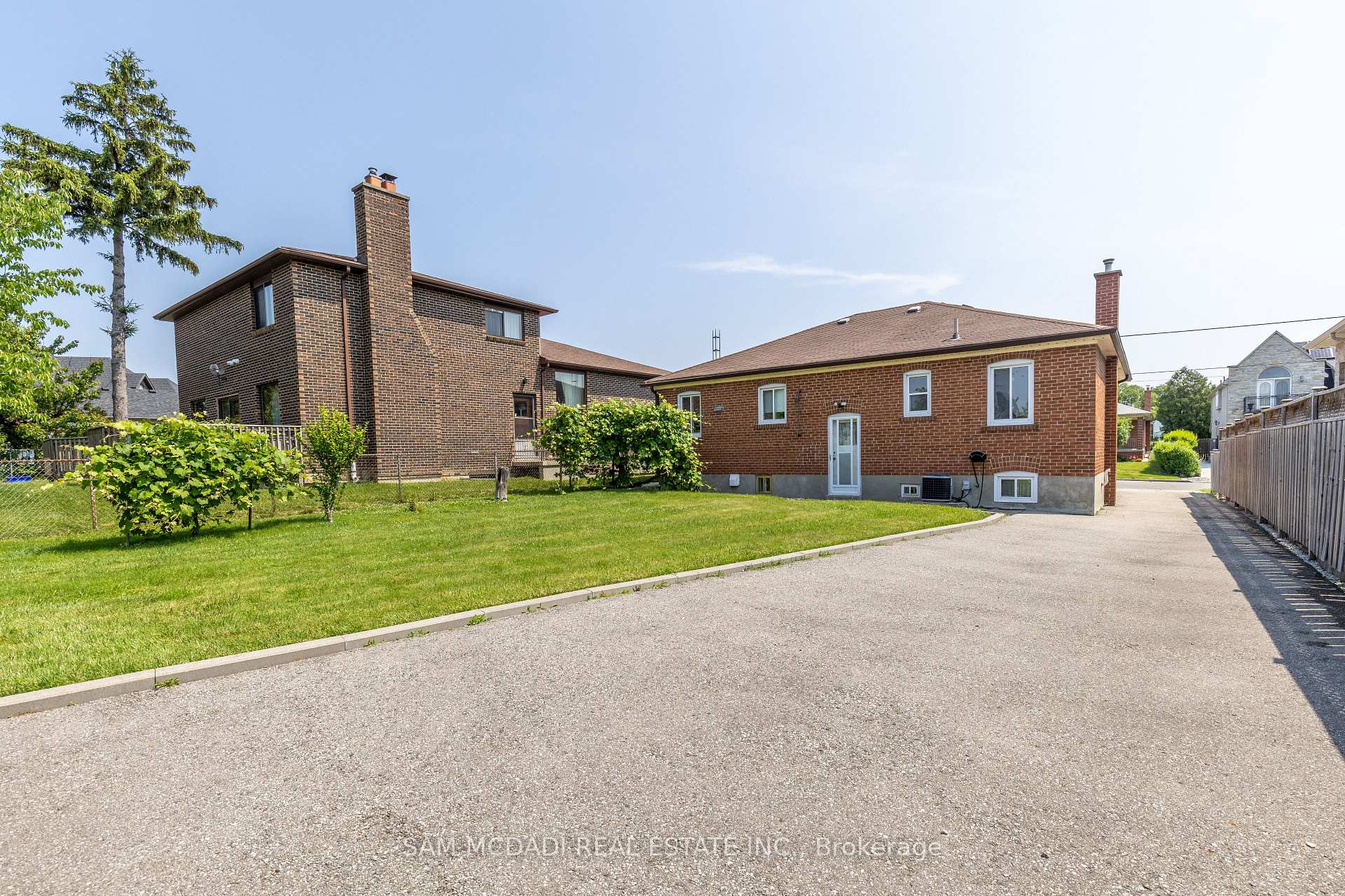64 Dorking Cres, Toronto, ON M3M2B6 | 3 Bedroom 2 Bathroom Detached House | Image 32