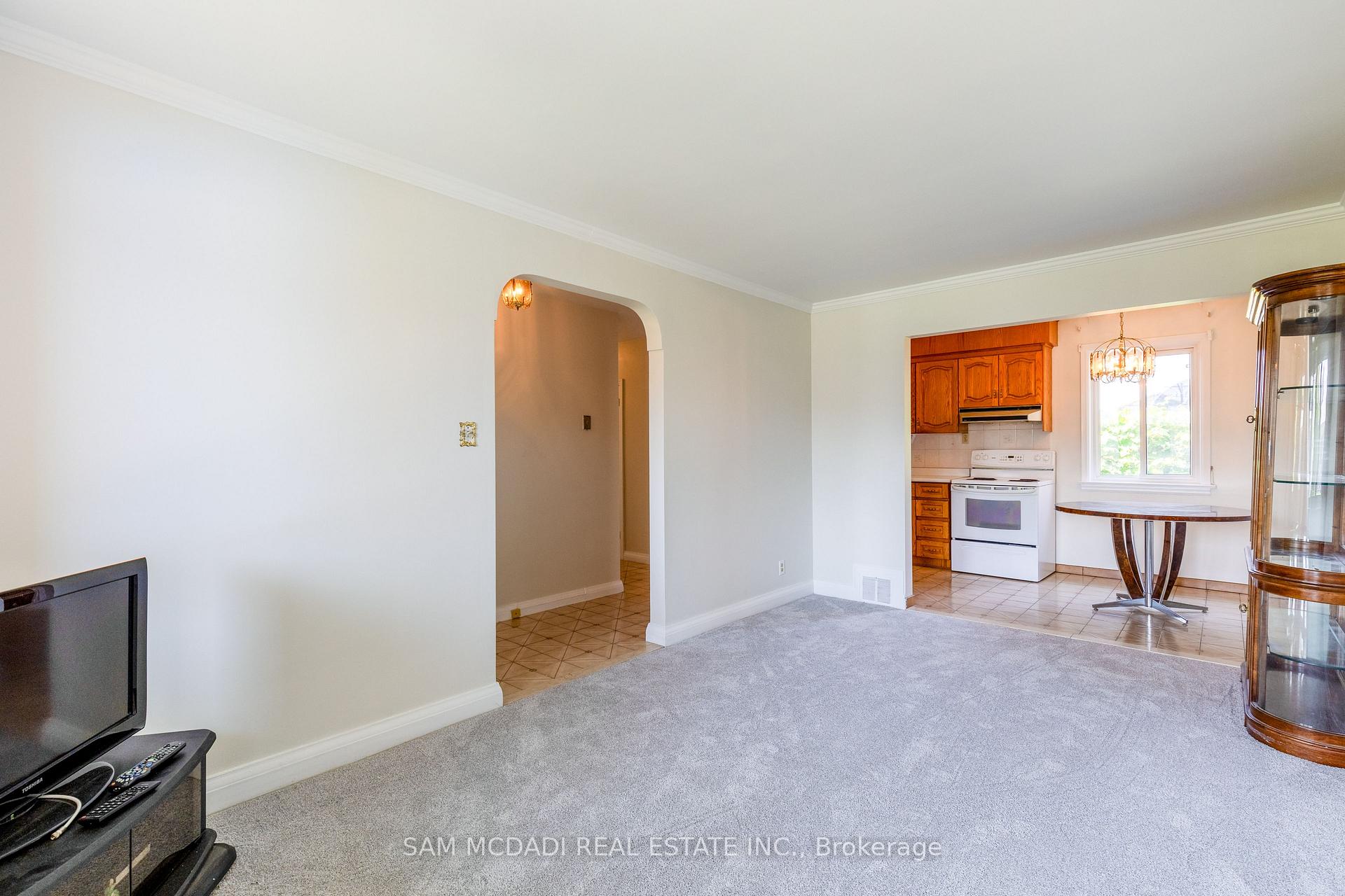 64 Dorking Cres, Toronto, ON M3M2B6 | 3 Bedroom 2 Bathroom Detached House | Image 5