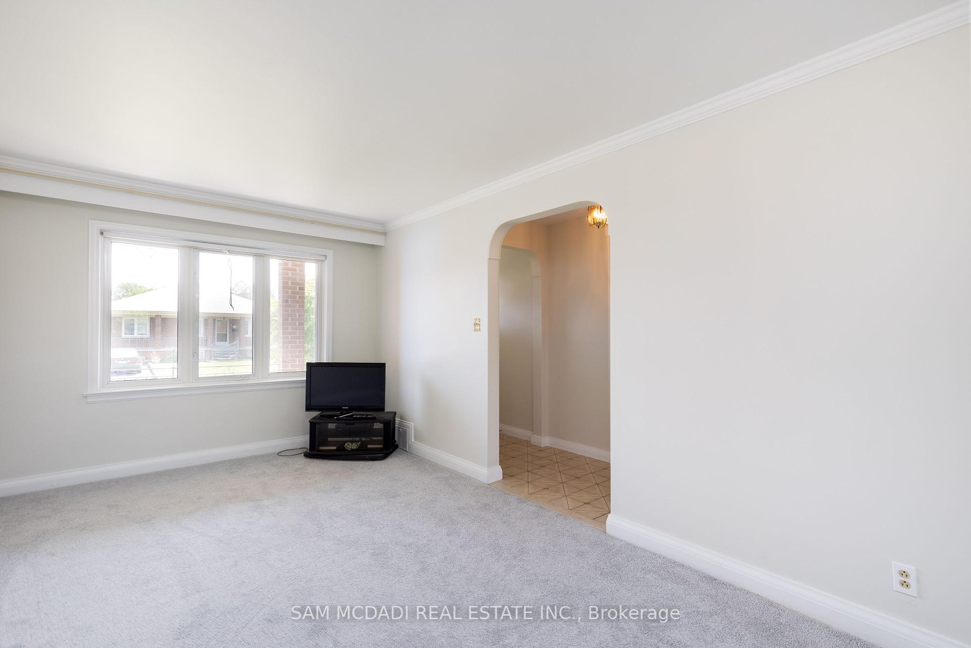 64 Dorking Cres, Toronto, ON M3M2B6 | 3 Bedroom 2 Bathroom Detached House | Image 6