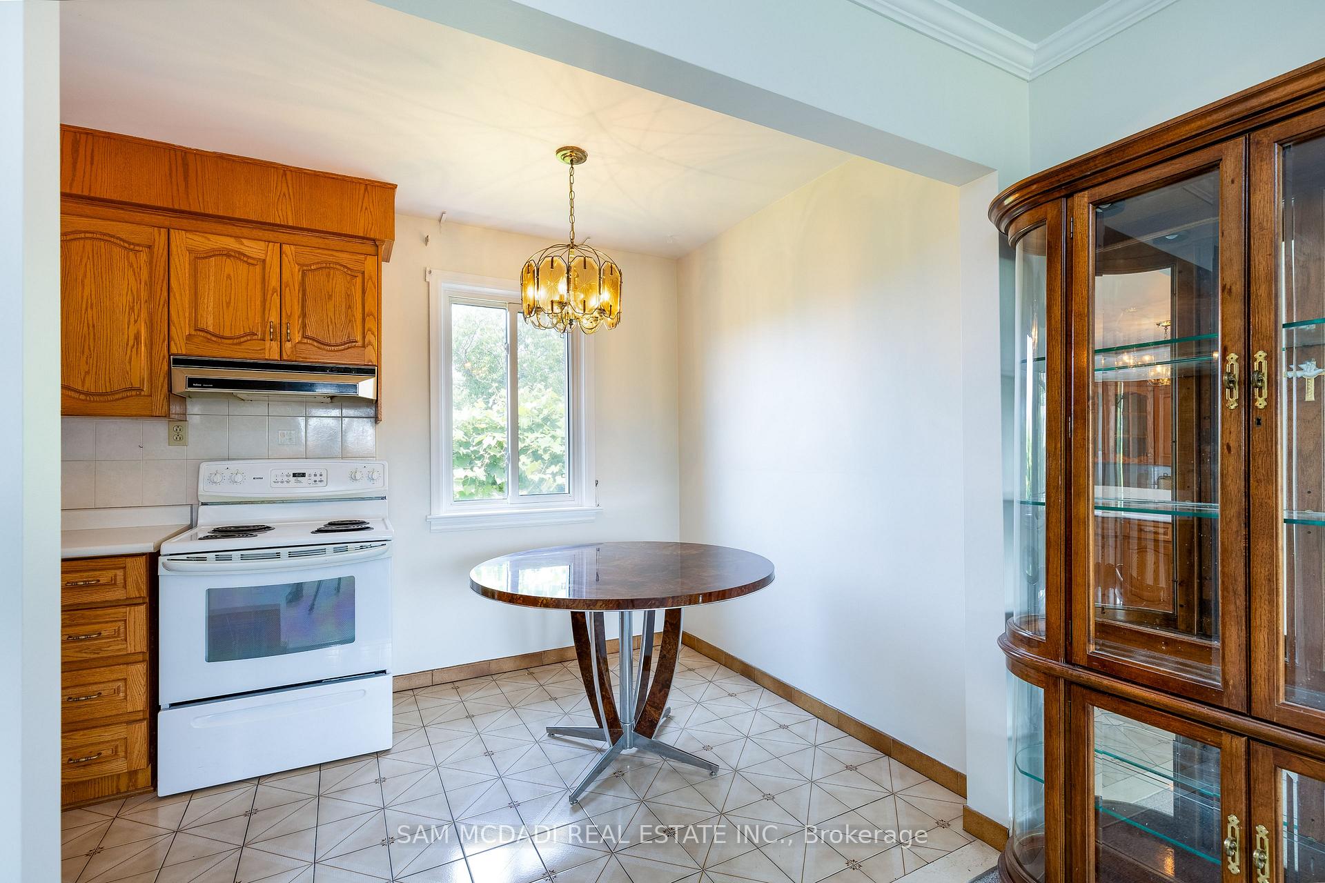 64 Dorking Cres, Toronto, ON M3M2B6 | 3 Bedroom 2 Bathroom Detached House | Image 7