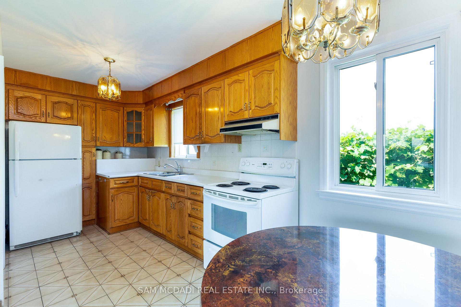 64 Dorking Cres, Toronto, ON M3M2B6 | 3 Bedroom 2 Bathroom Detached House | Image 8