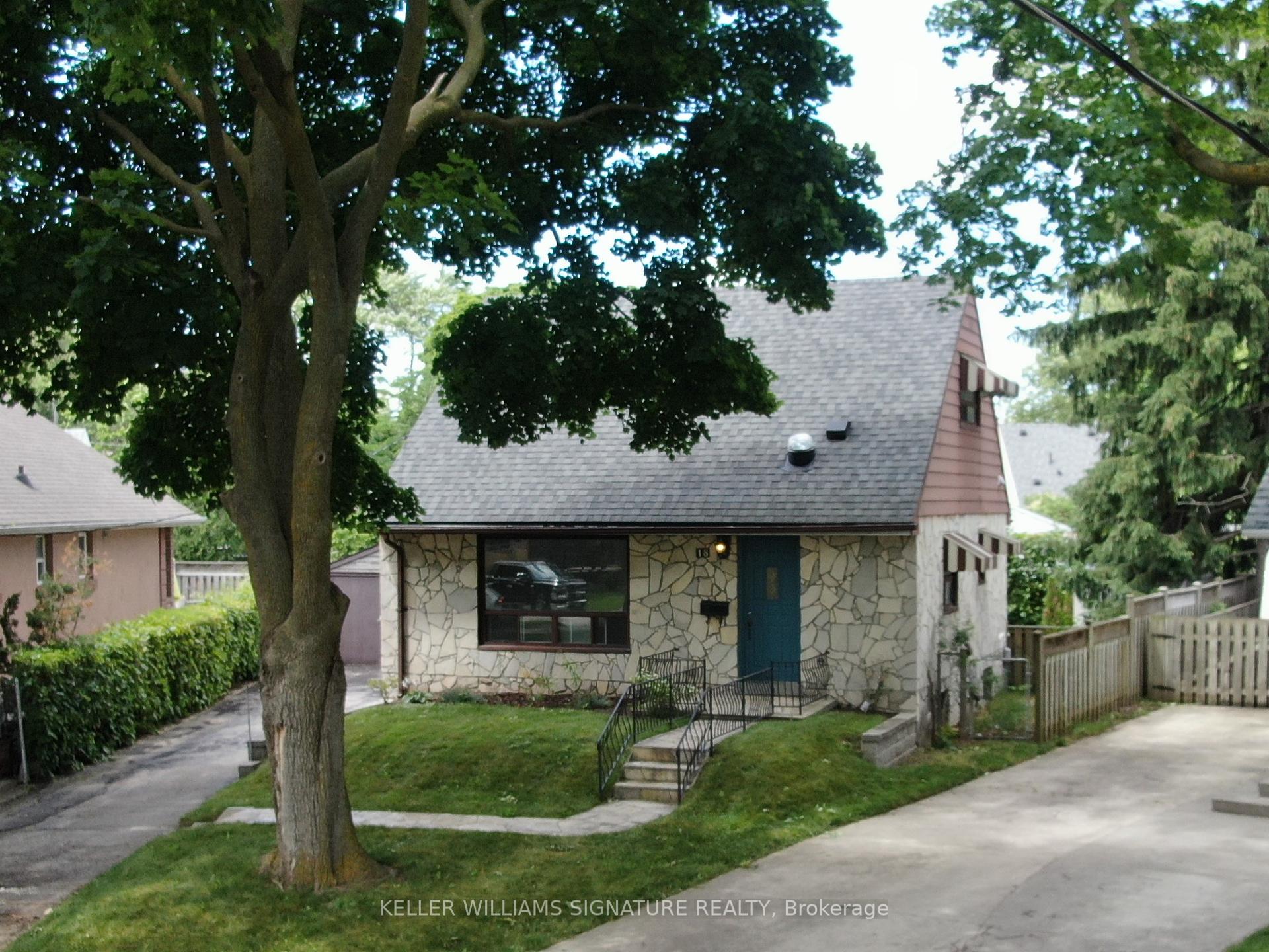 18 Heslop Dr, Toronto, ON M8W4R1 | 3 Bedroom 2 Bathroom Detached House | Image 1