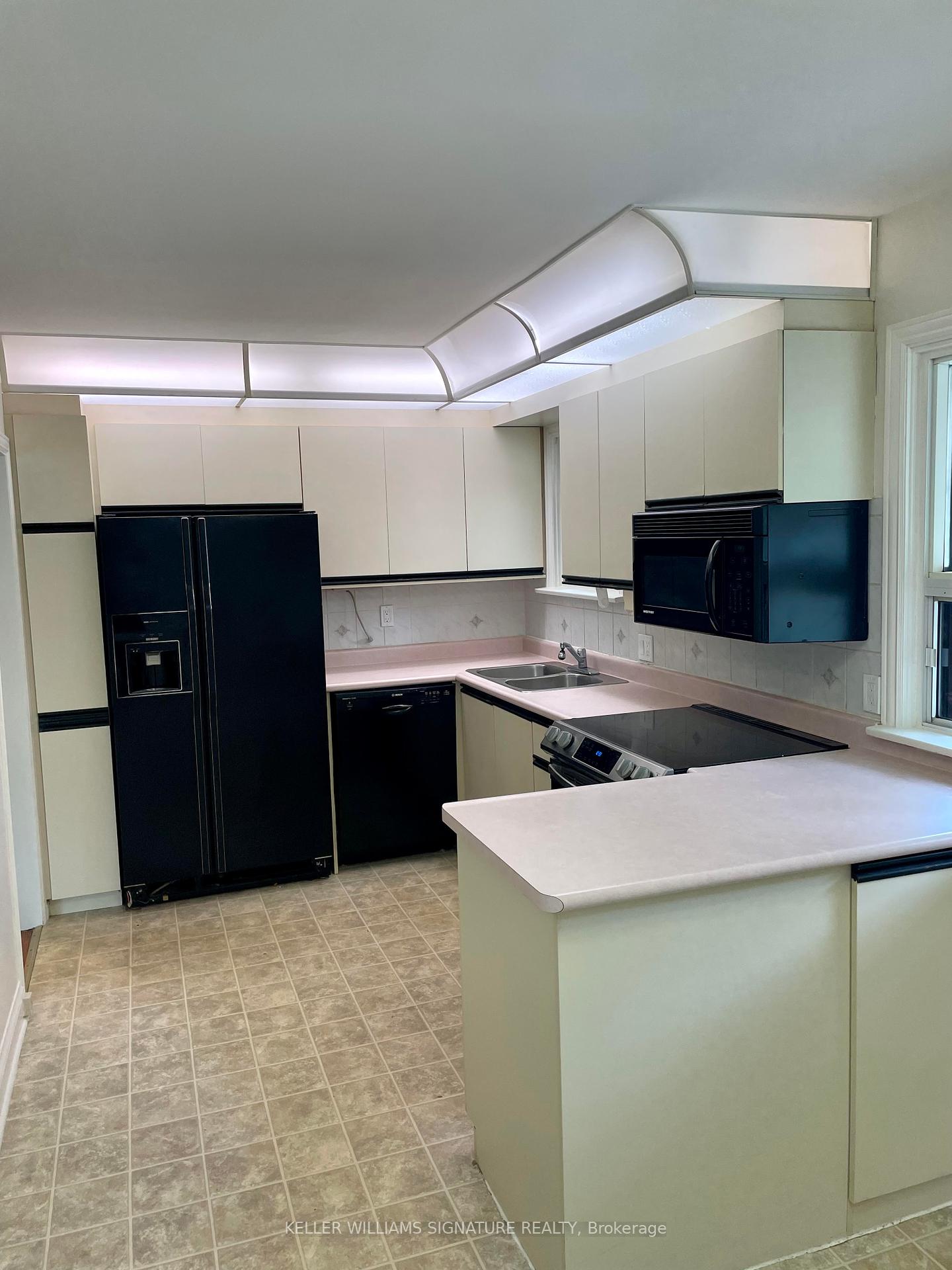 18 Heslop Dr, Toronto, ON M8W4R1 | 3 Bedroom 2 Bathroom Detached House | Image 10