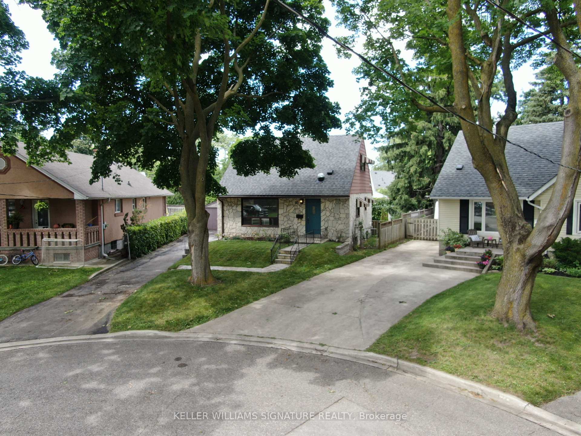 18 Heslop Dr, Toronto, ON M8W4R1 | 3 Bedroom 2 Bathroom Detached House | Image 2