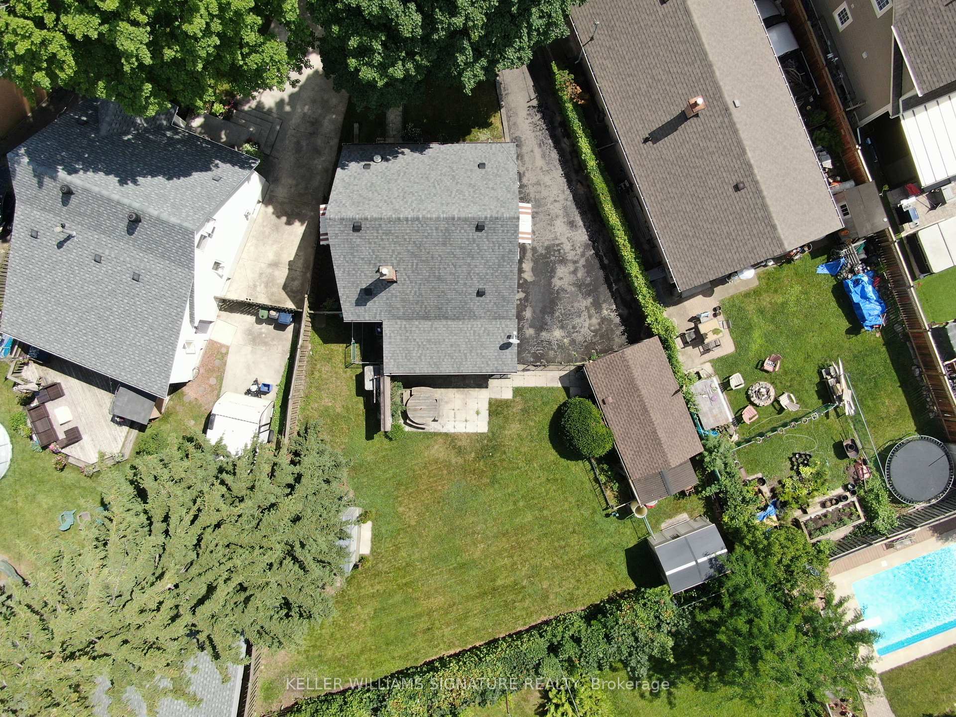 18 Heslop Dr, Toronto, ON M8W4R1 | 3 Bedroom 2 Bathroom Detached House | Image 4