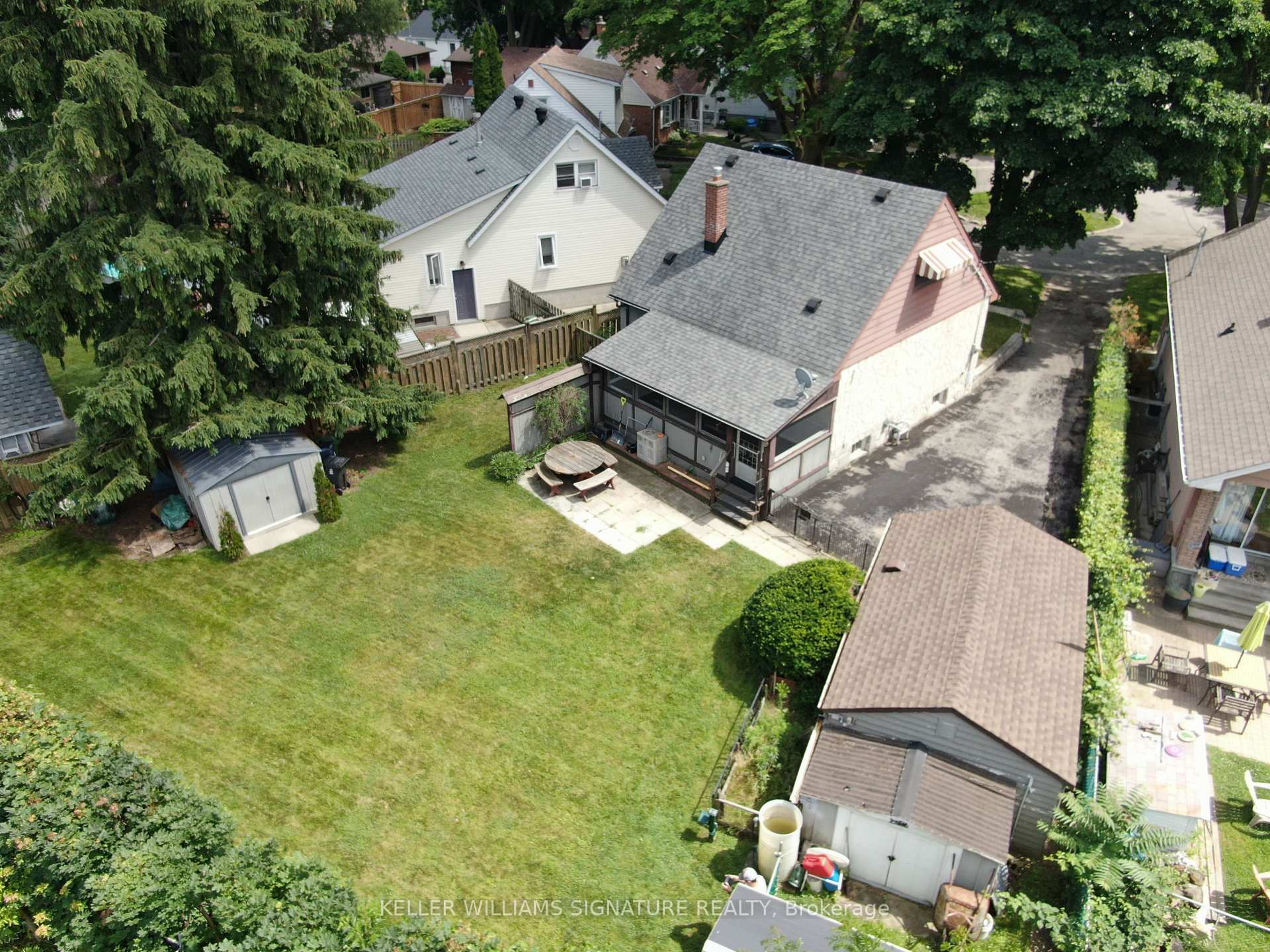 18 Heslop Dr, Toronto, ON M8W4R1 | 3 Bedroom 2 Bathroom Detached House | Image 5