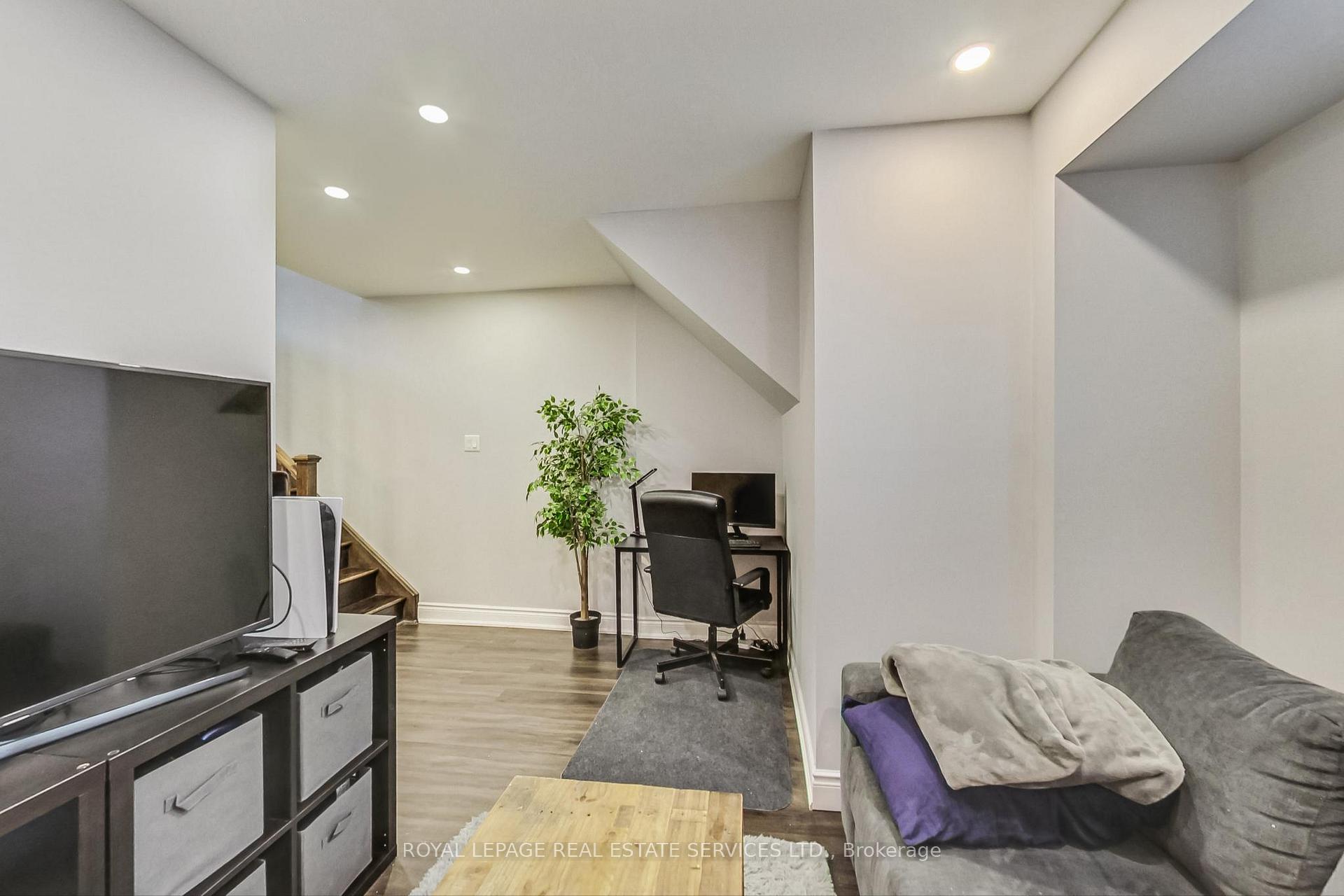 1022A Islington Ave, Toronto, ON M8Z0E5 | 3 Bedroom 3 Bathroom Condo Townhouse | Image 25