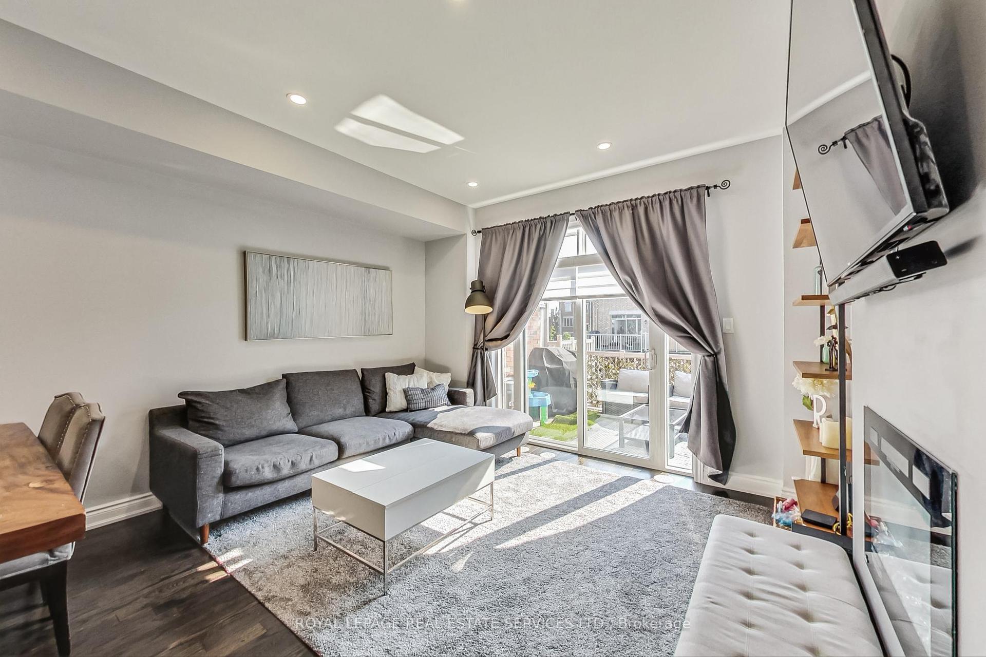 1022A Islington Ave, Toronto, ON M8Z0E5 | 3 Bedroom 3 Bathroom Condo Townhouse | Image 5